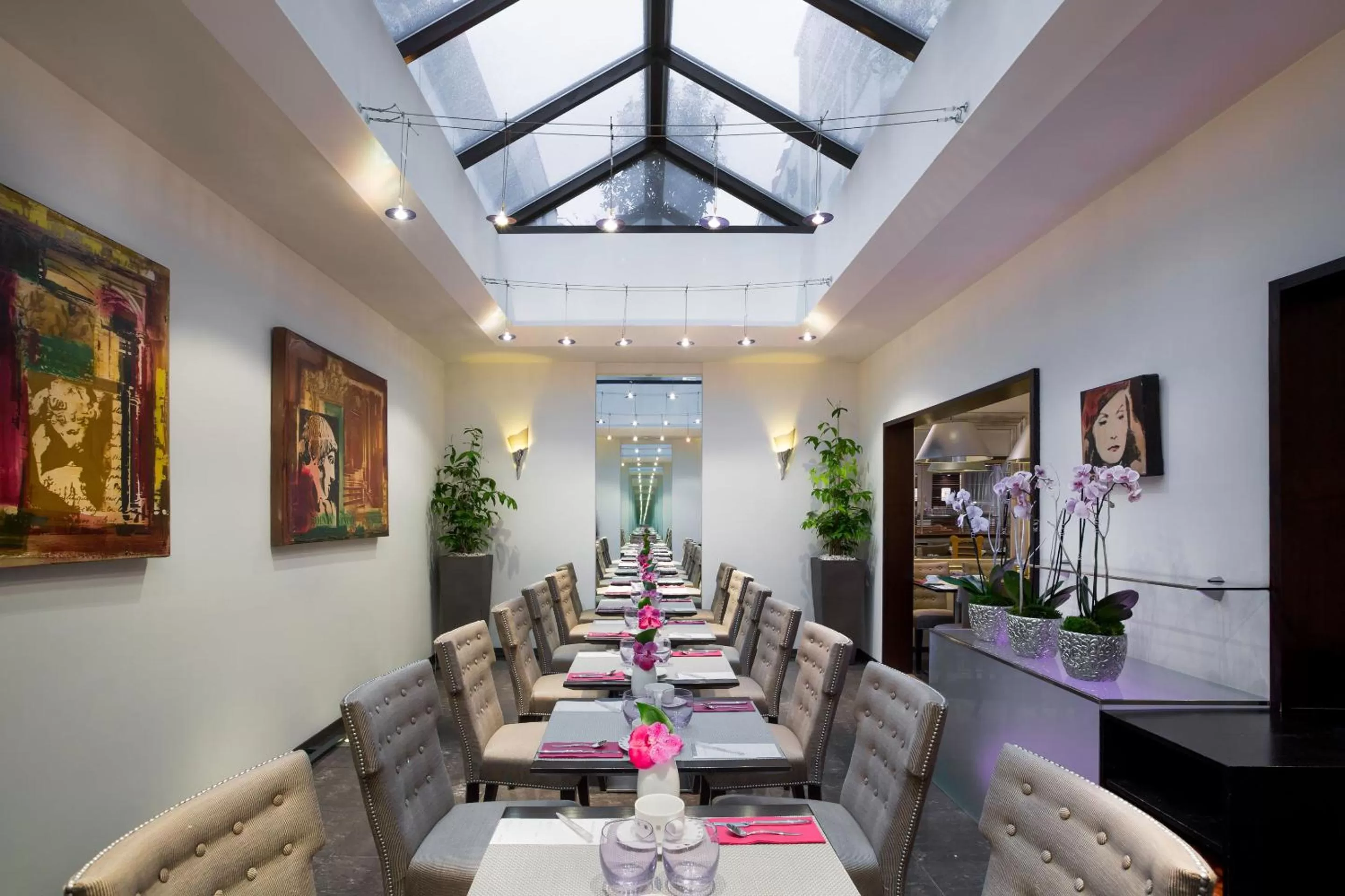 Area and facilities in Auteuil Manotel