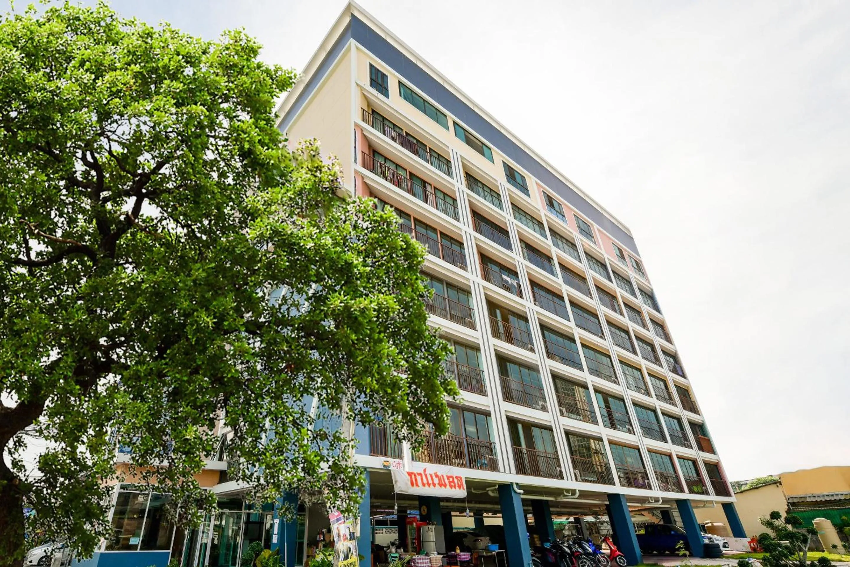 Facade/entrance in OYO 458 Nakorn Siam Boutique