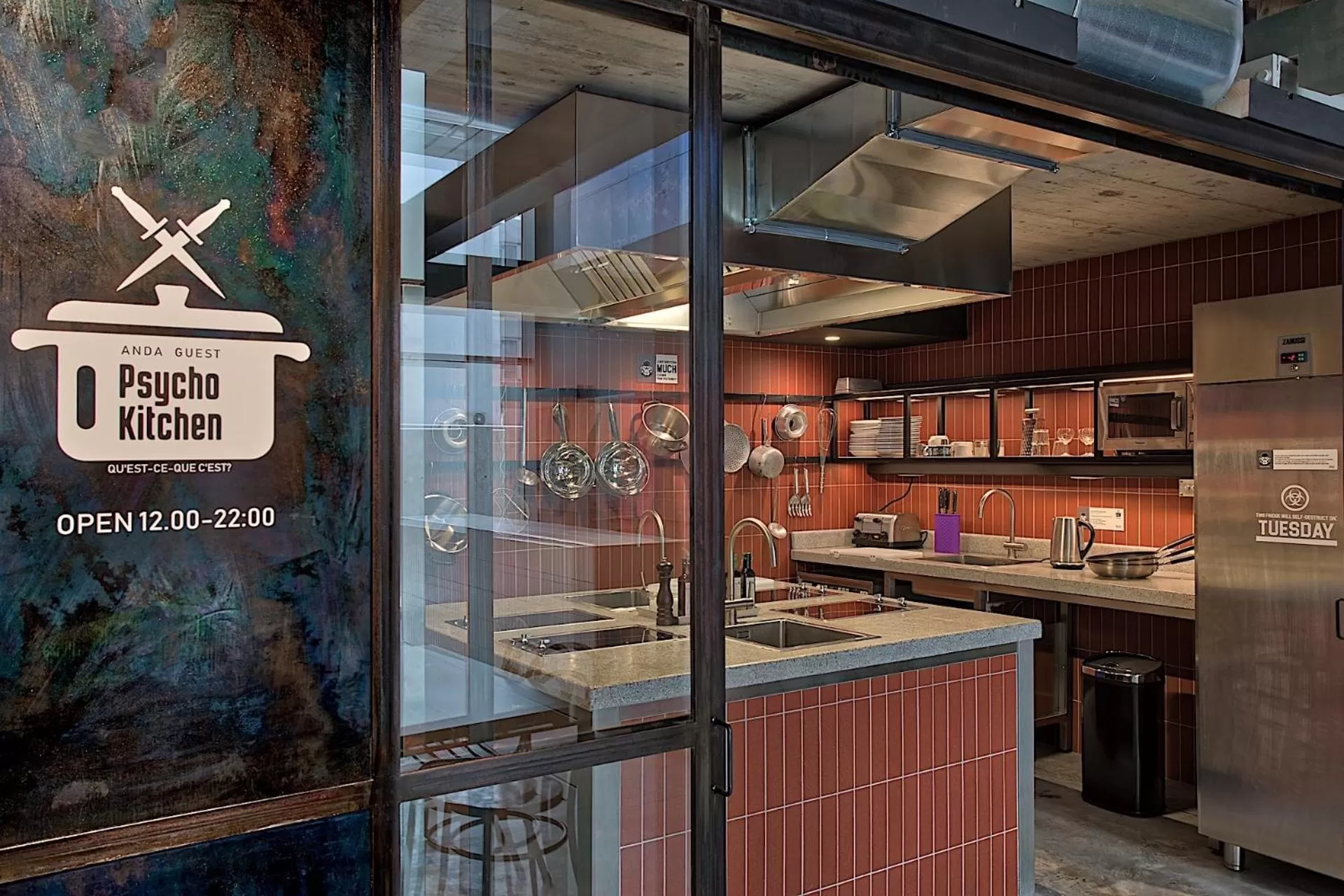 Kitchen or kitchenette in Anda Venice Hostel