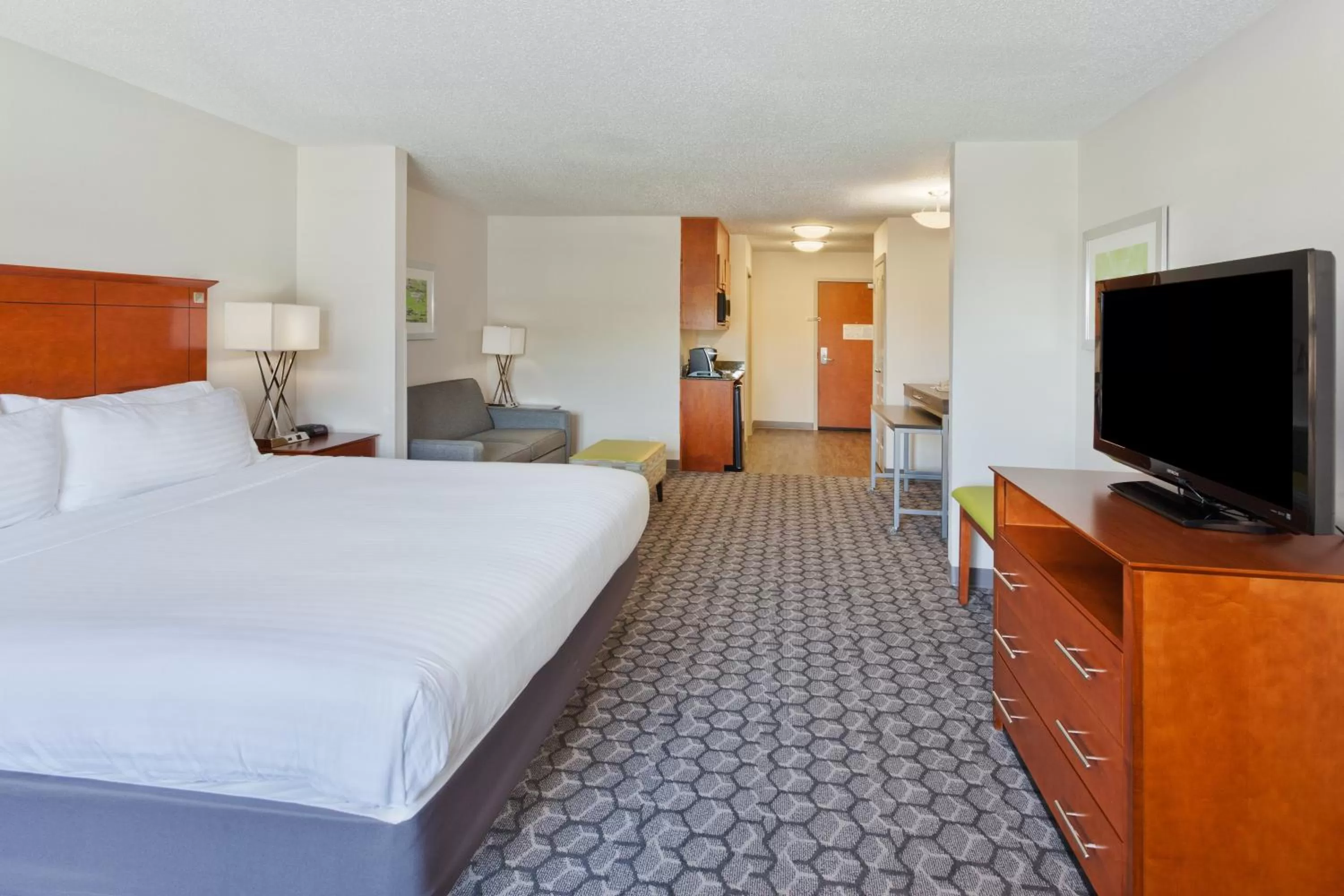 Photo of the whole room, Bed in Holiday Inn Express Phenix City-Fort Benning by IHG