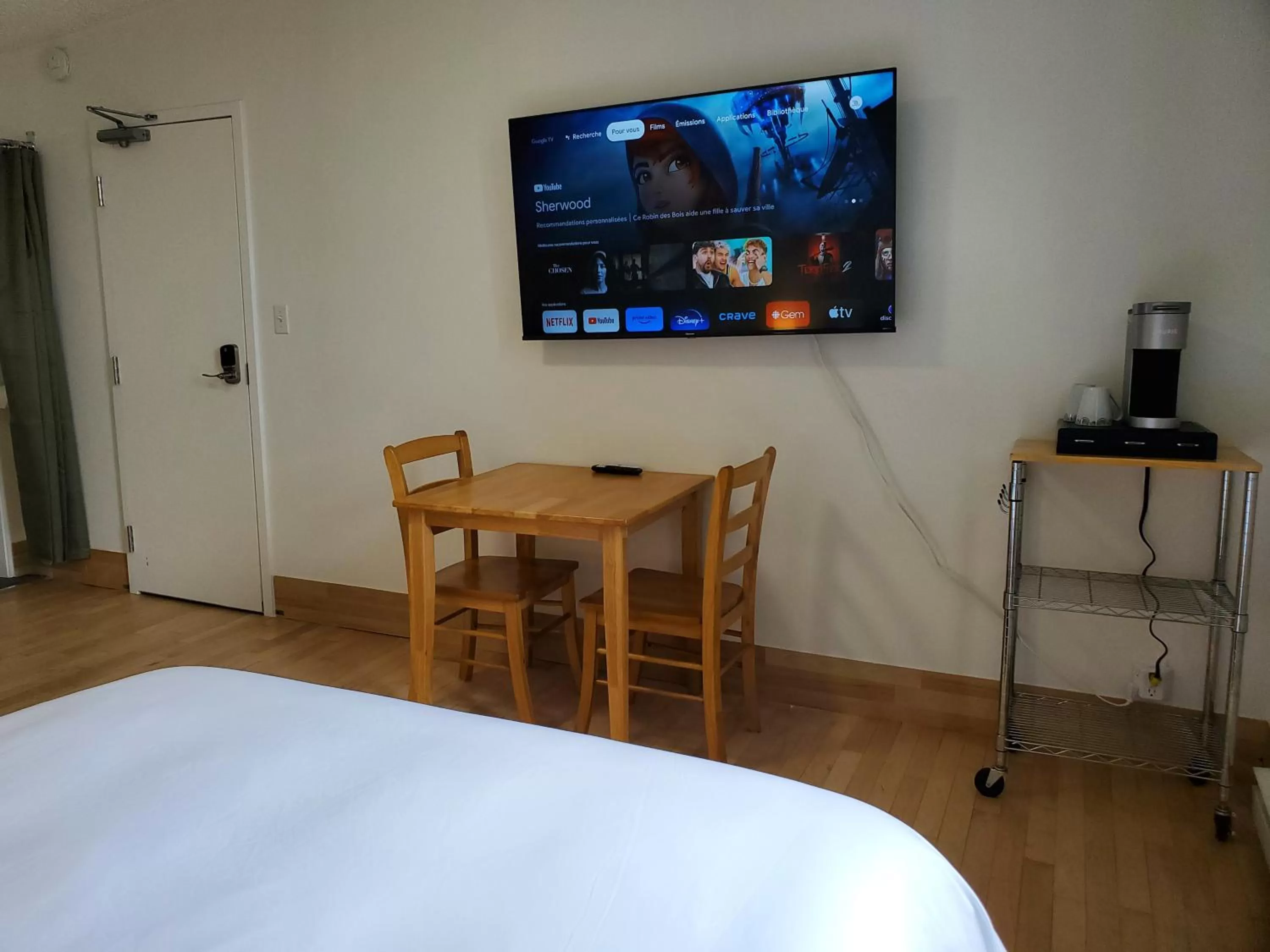 Bedroom, TV/Entertainment Center in Auberge Mélilot