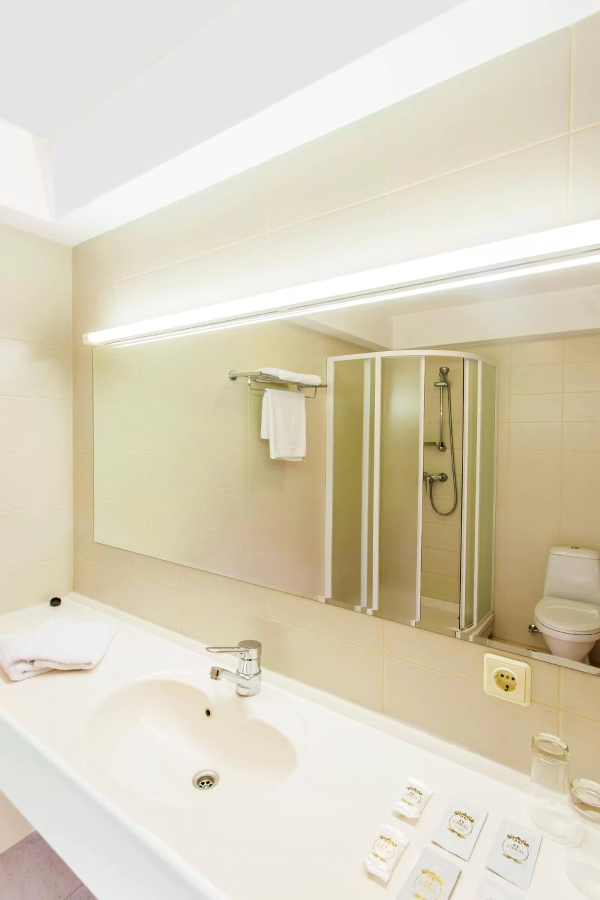 Bathroom in Park Villa Hotel