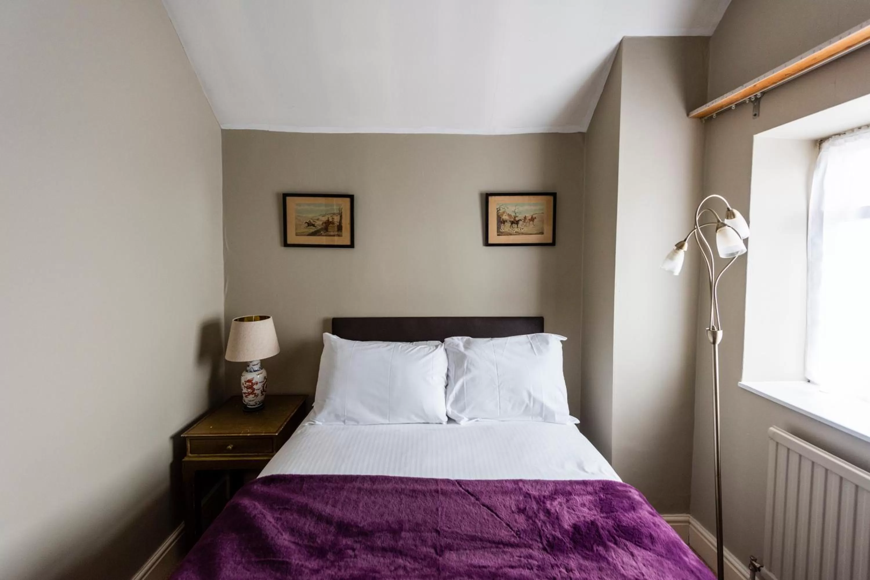 Bed in The Whipper-In Hotel