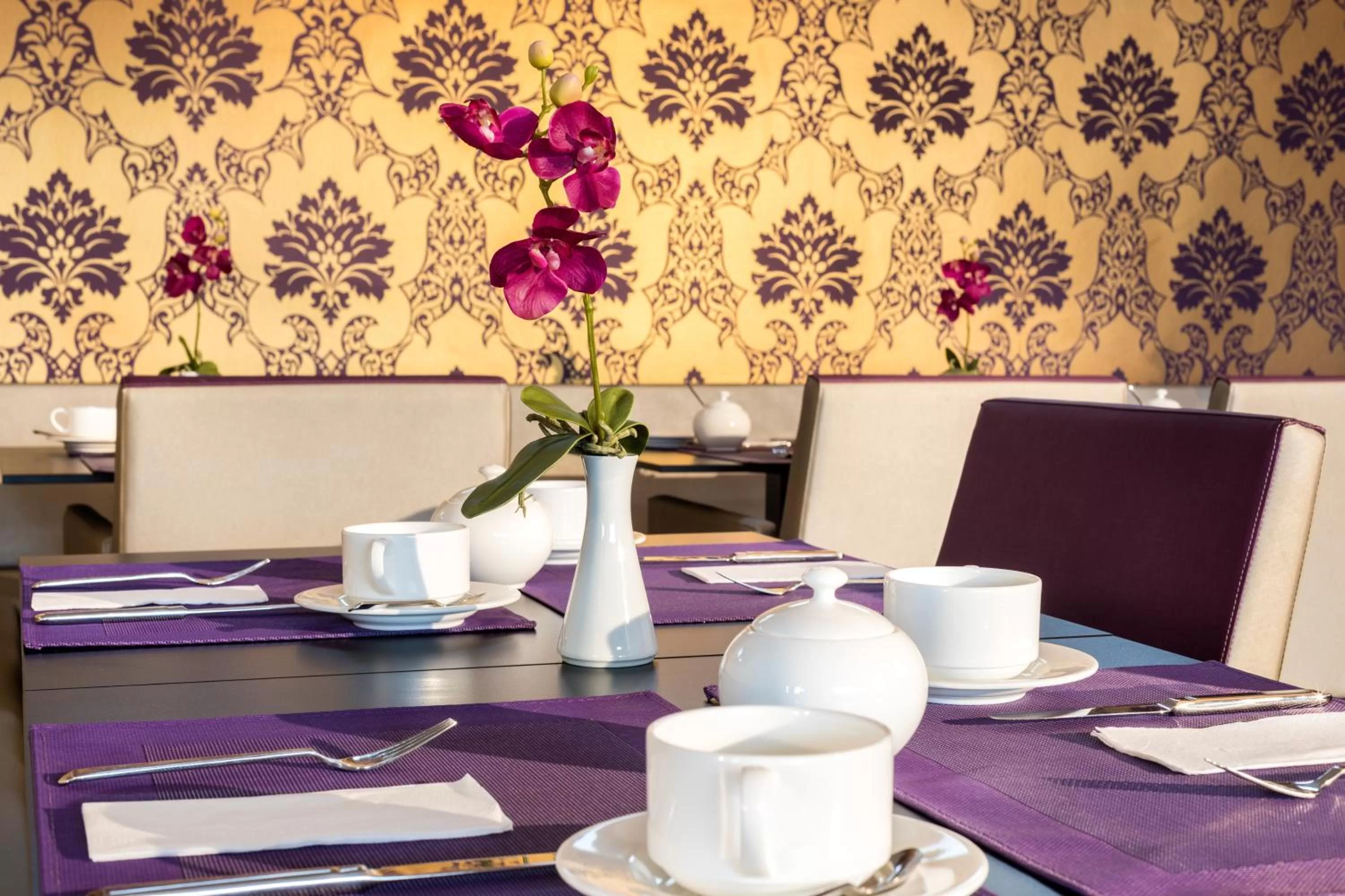 Restaurant/places to eat in Hotel Vis à vis