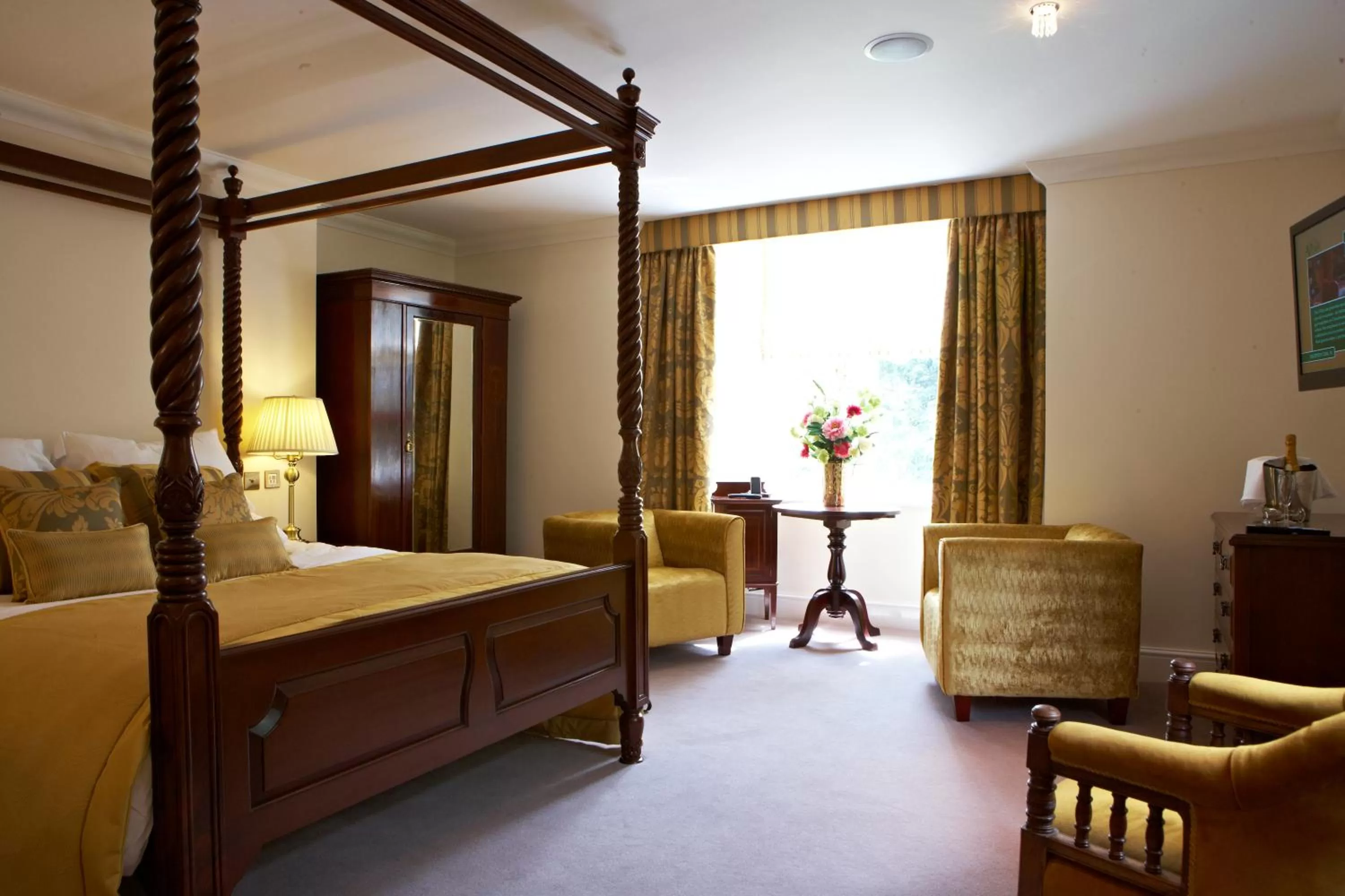 Photo of the whole room, Bed in The Villa Country House Hotel