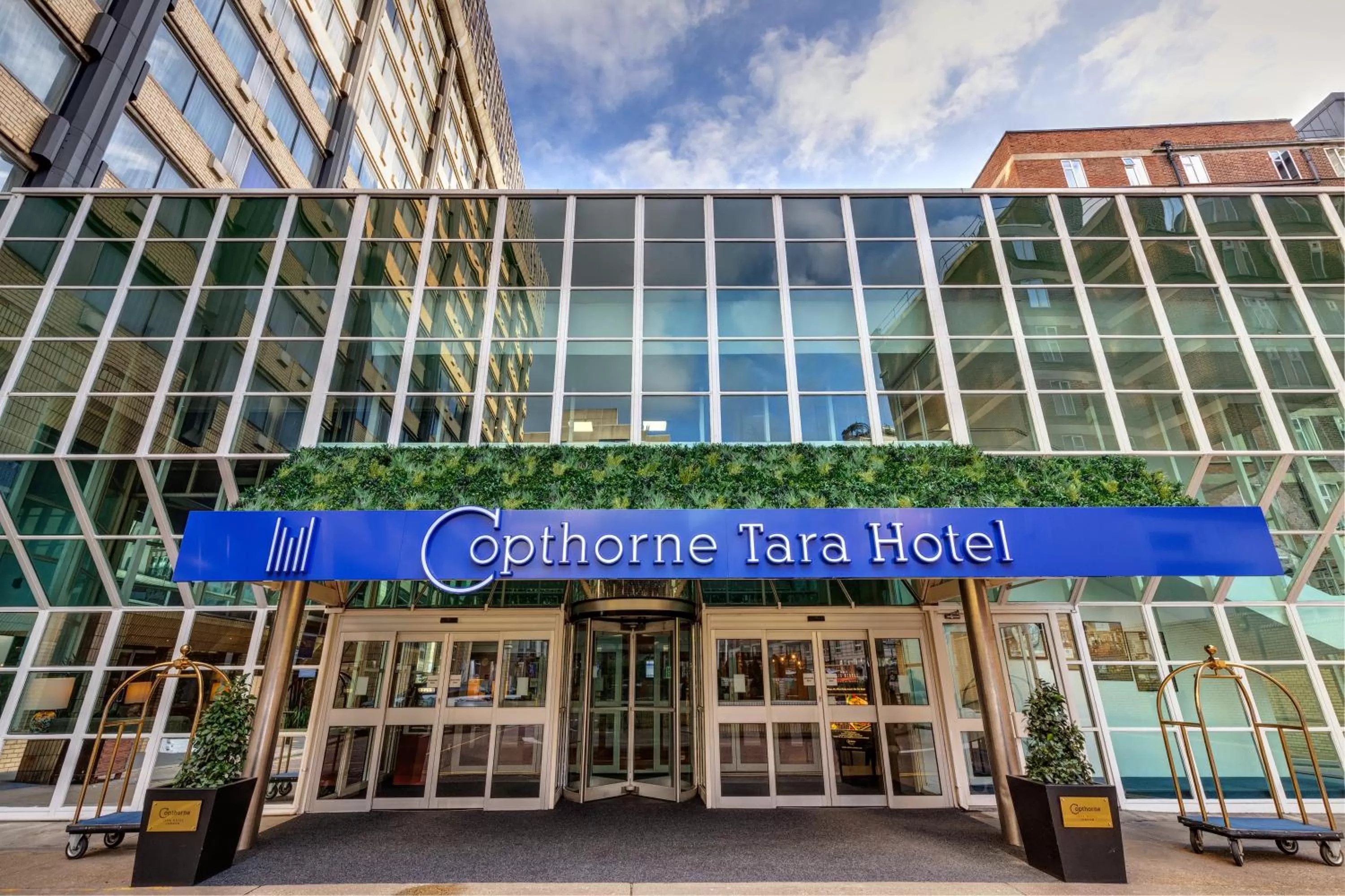 Facade/entrance in Copthorne Tara Hotel London Kensington