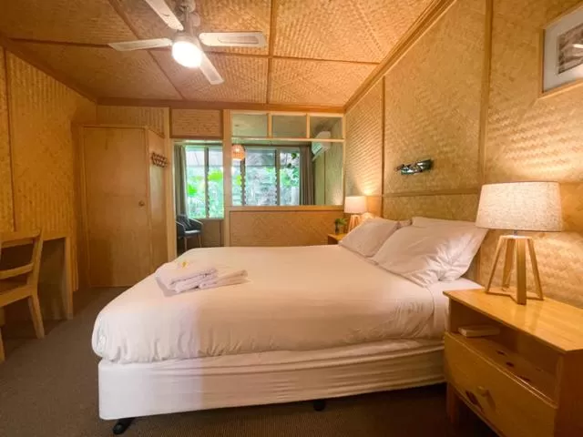 Bed in Tallow Beach Motel