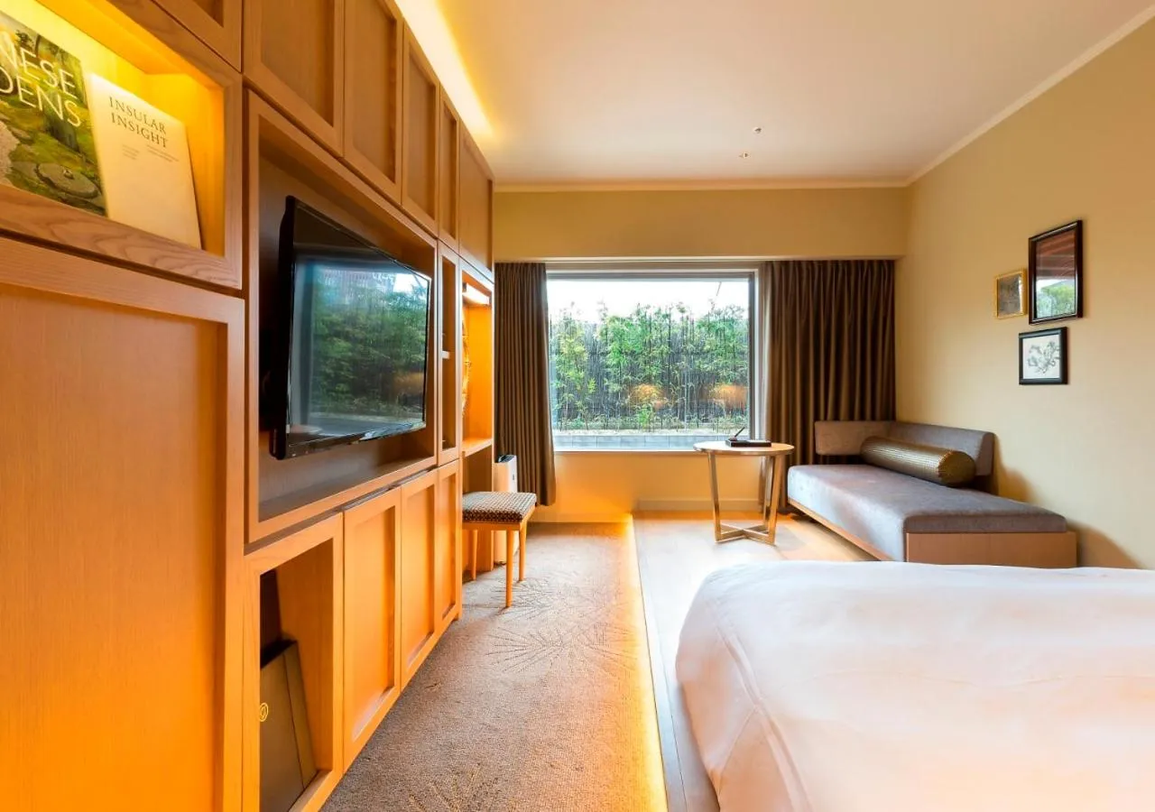 Living room, Bed in Royal Park Hotel Takamatsu