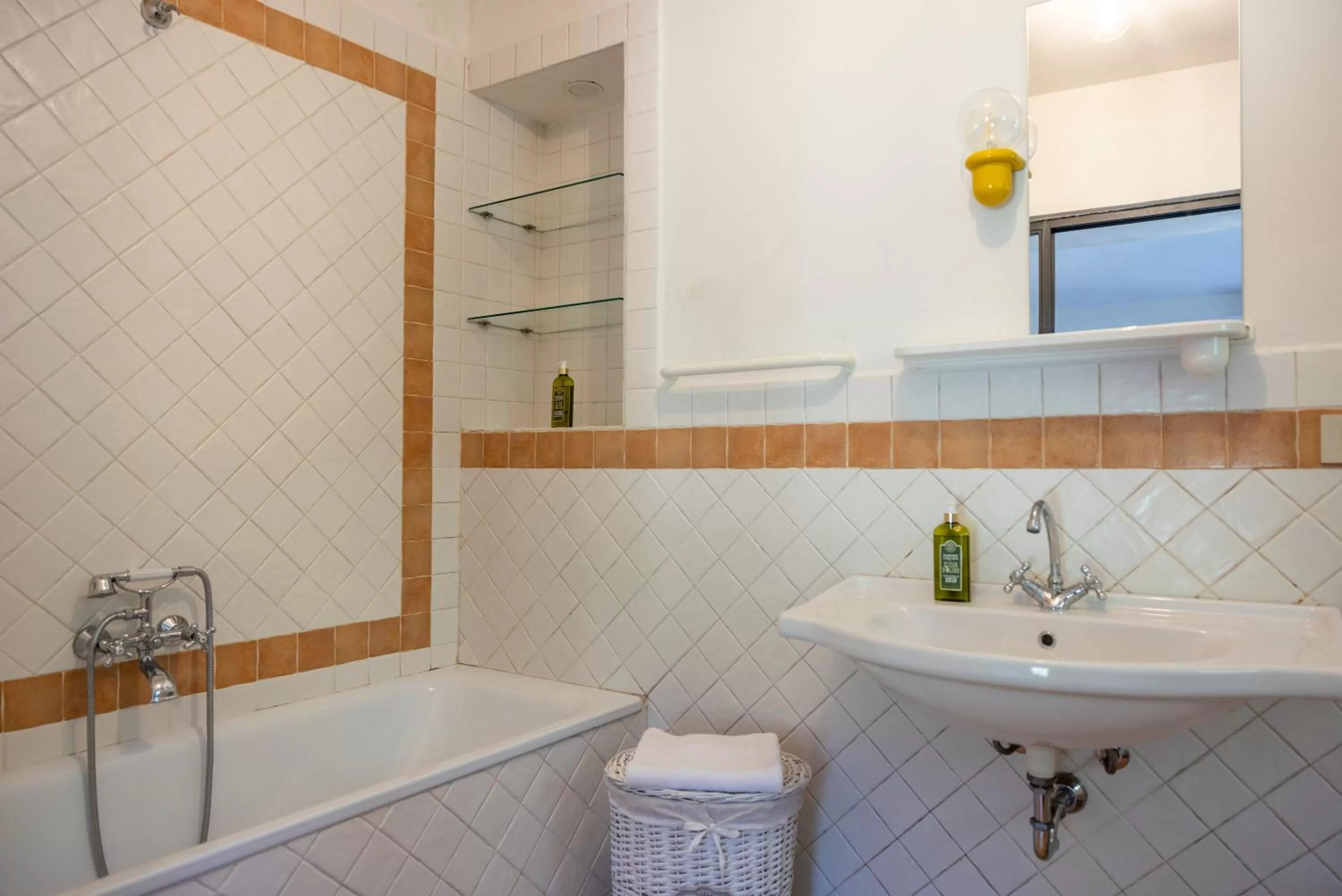 Bathroom in Frantoio Del Moscatello