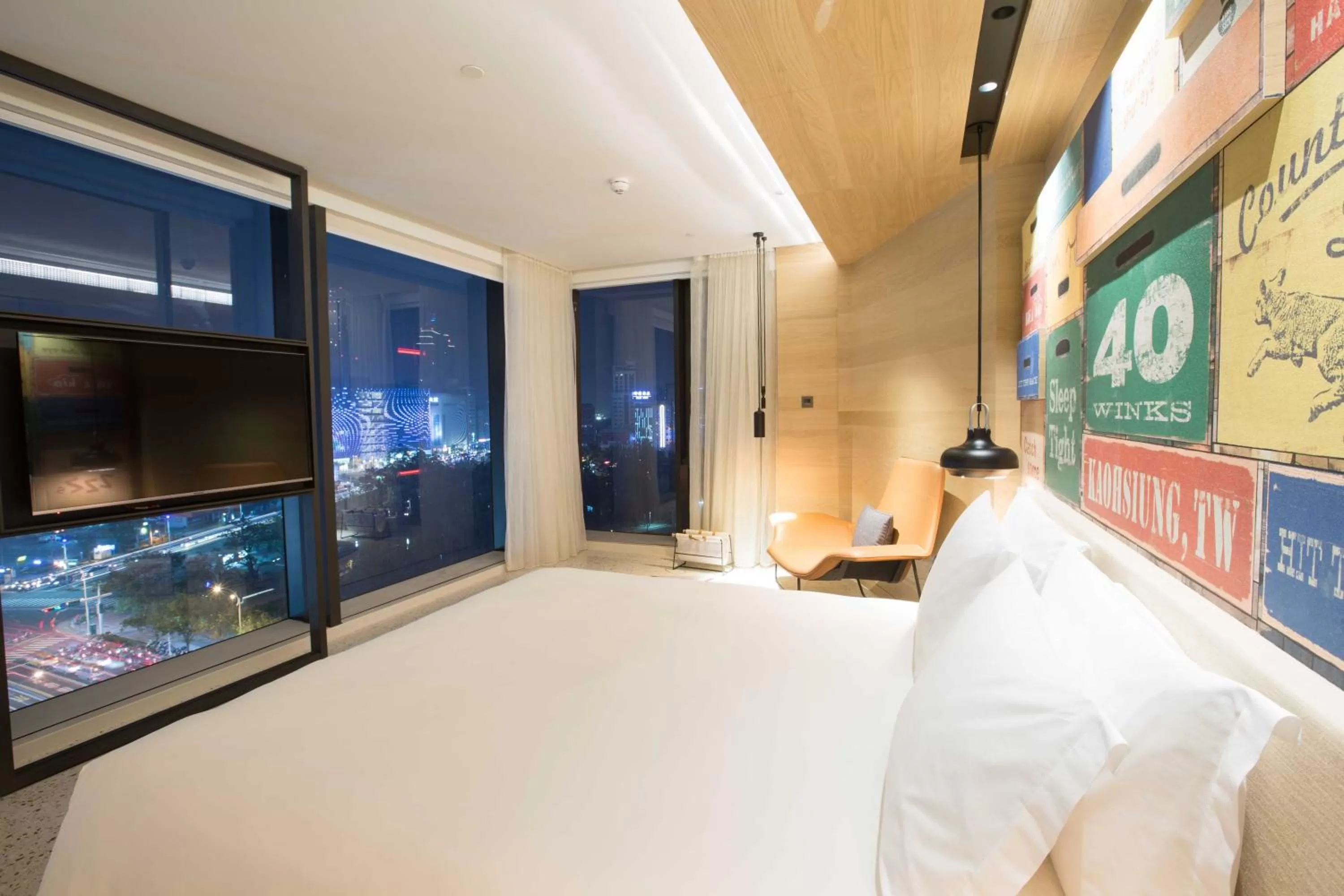 Photo of the whole room, Bed in Hotel Indigo Kaohsiung Central Park by IHG