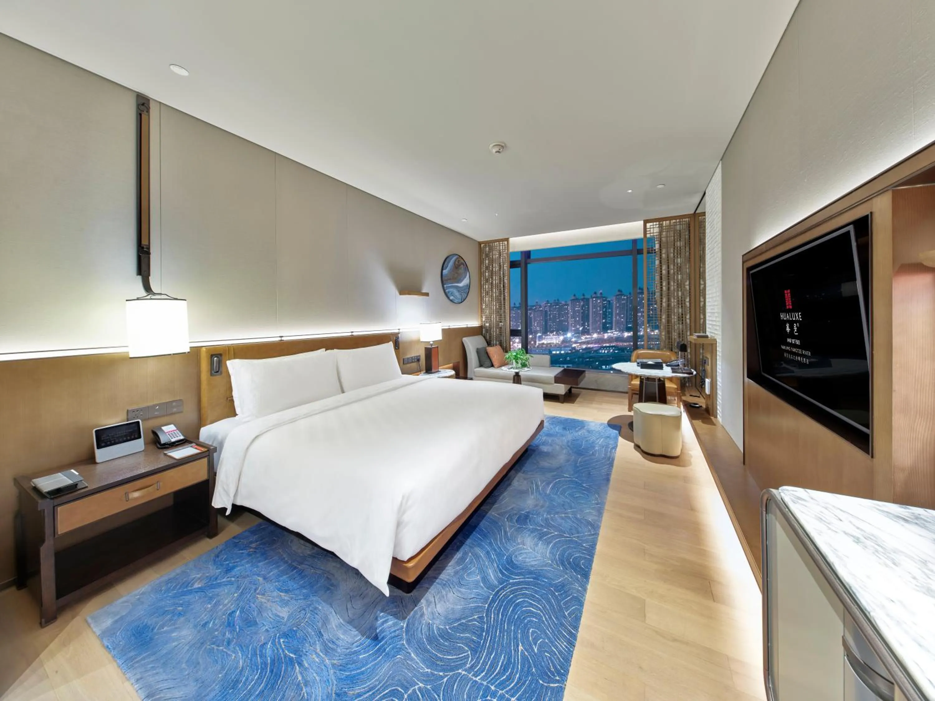 Photo of the whole room, Bed in HUALUXE Nanjing Yangtze River