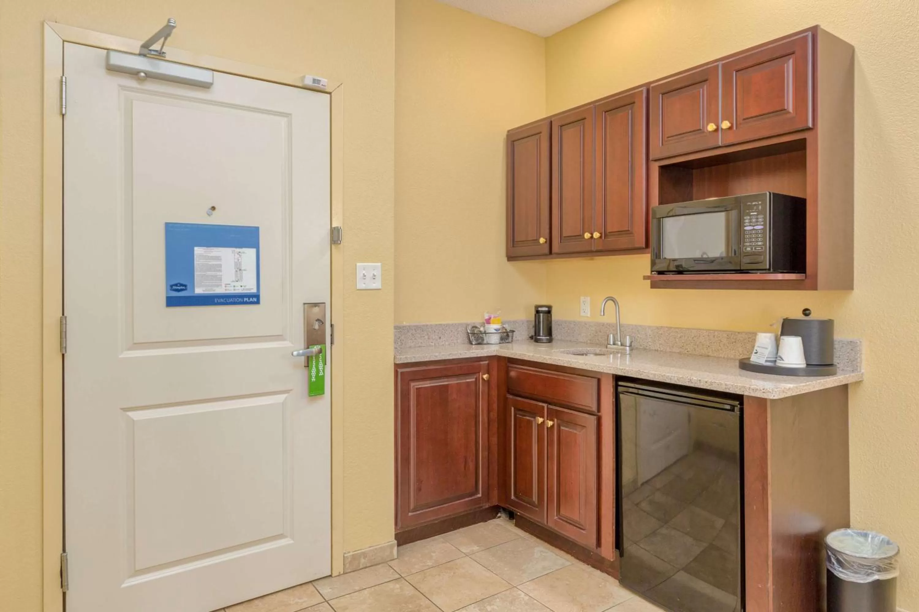 Kitchen or kitchenette in Hampton Inn Owensboro