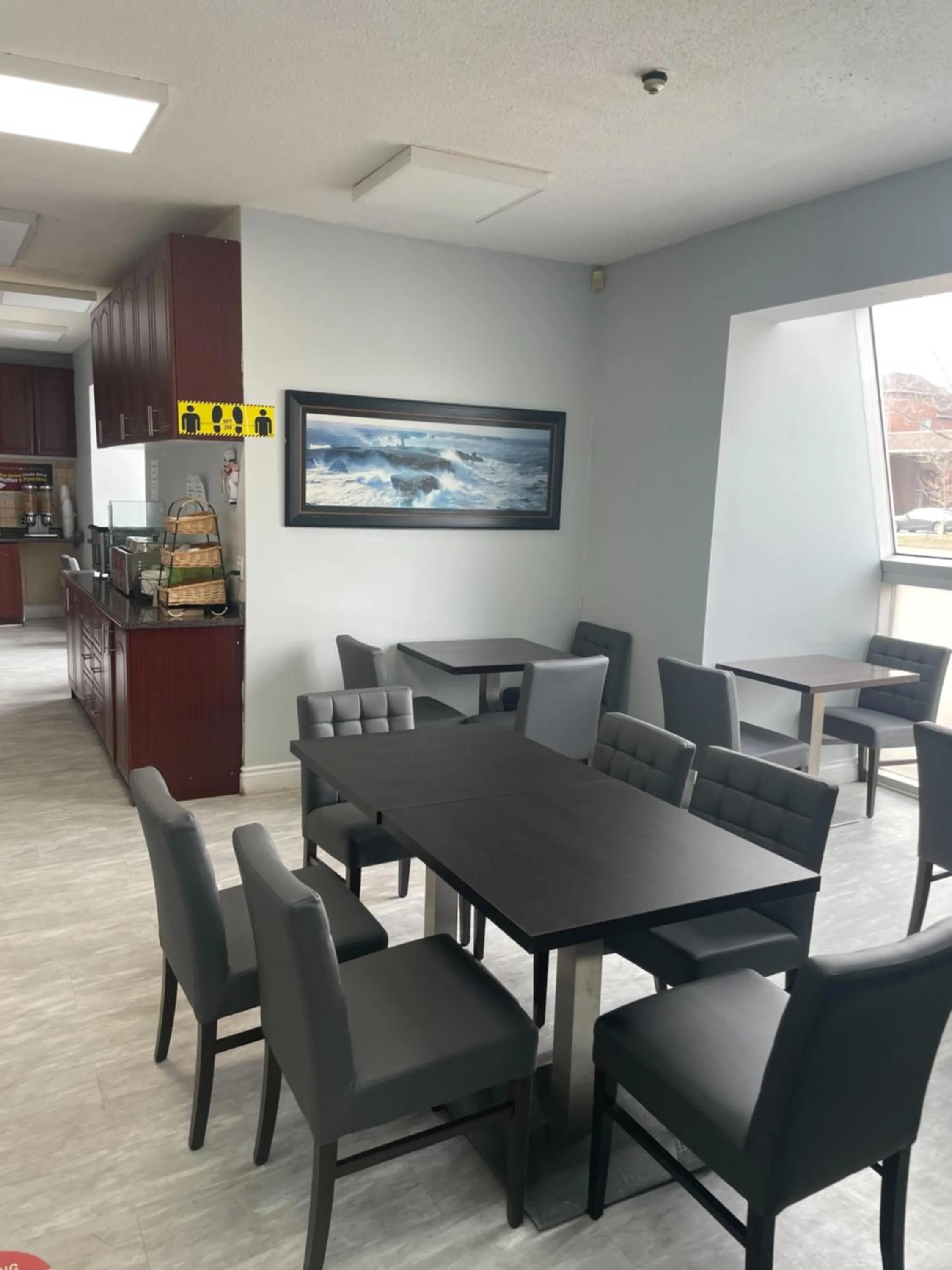 Breakfast in Niagara Lodge & Suites