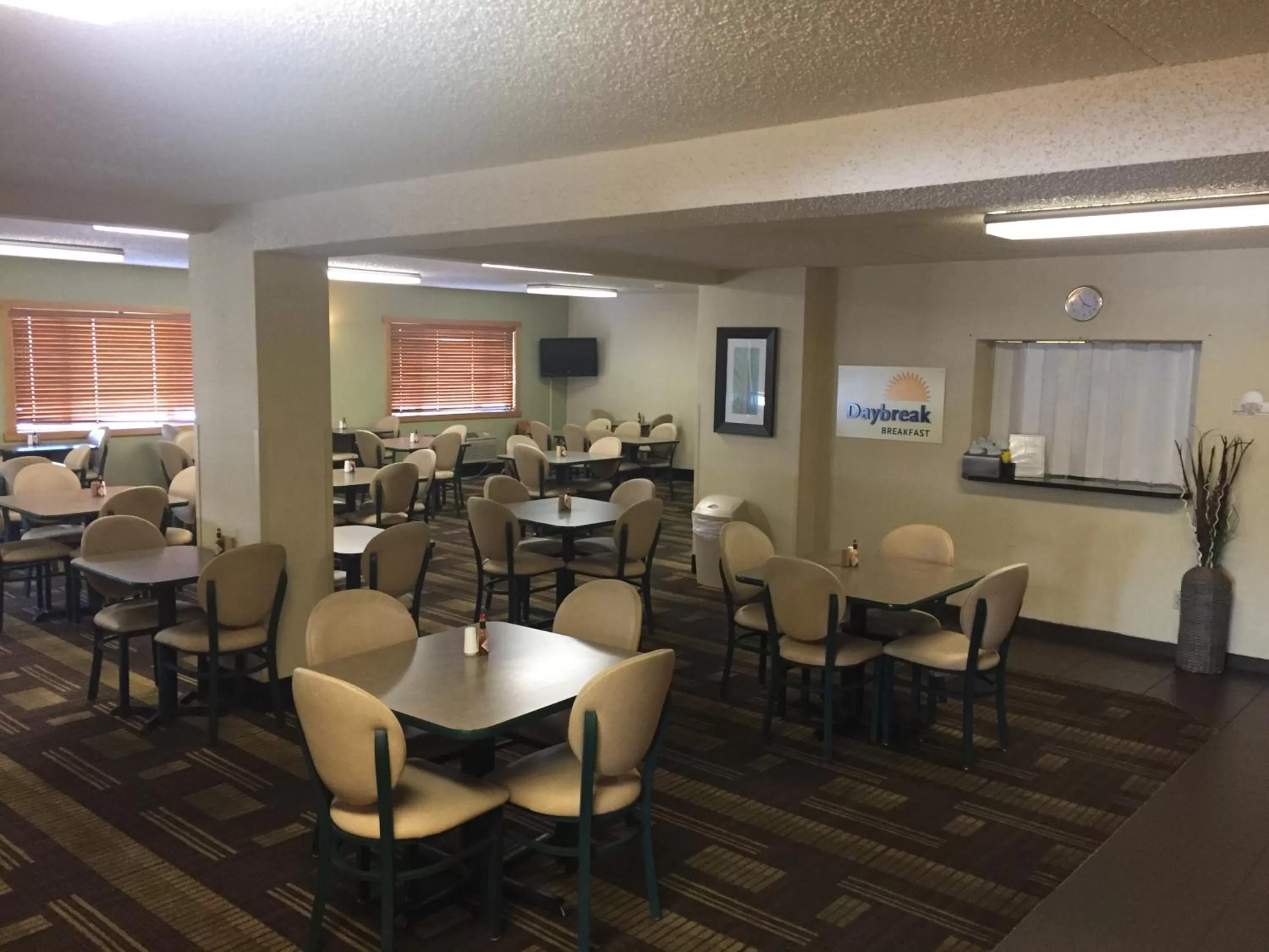 Food and drinks in Days Inn by Wyndham Bismarck