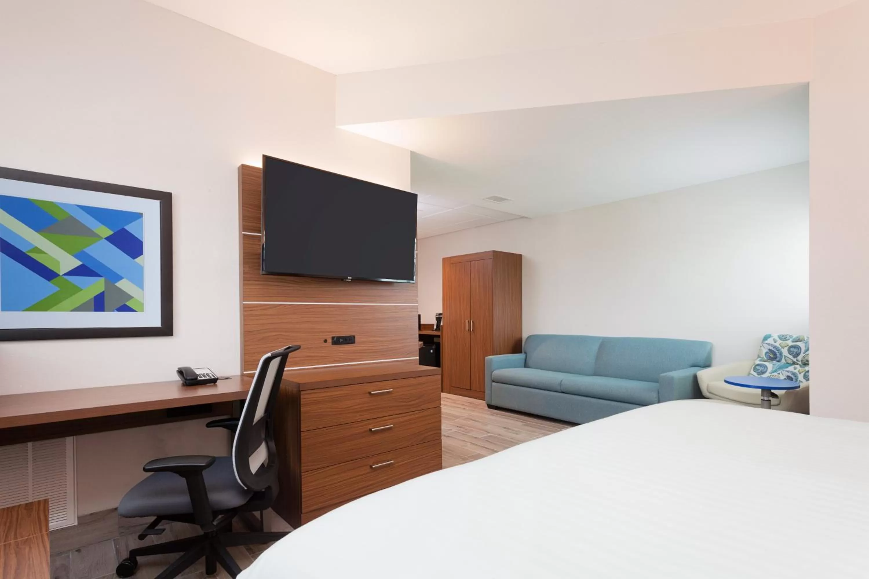 Photo of the whole room, Bed in Holiday Inn Express & Suites Panama City Beach - Beachfront by IHG