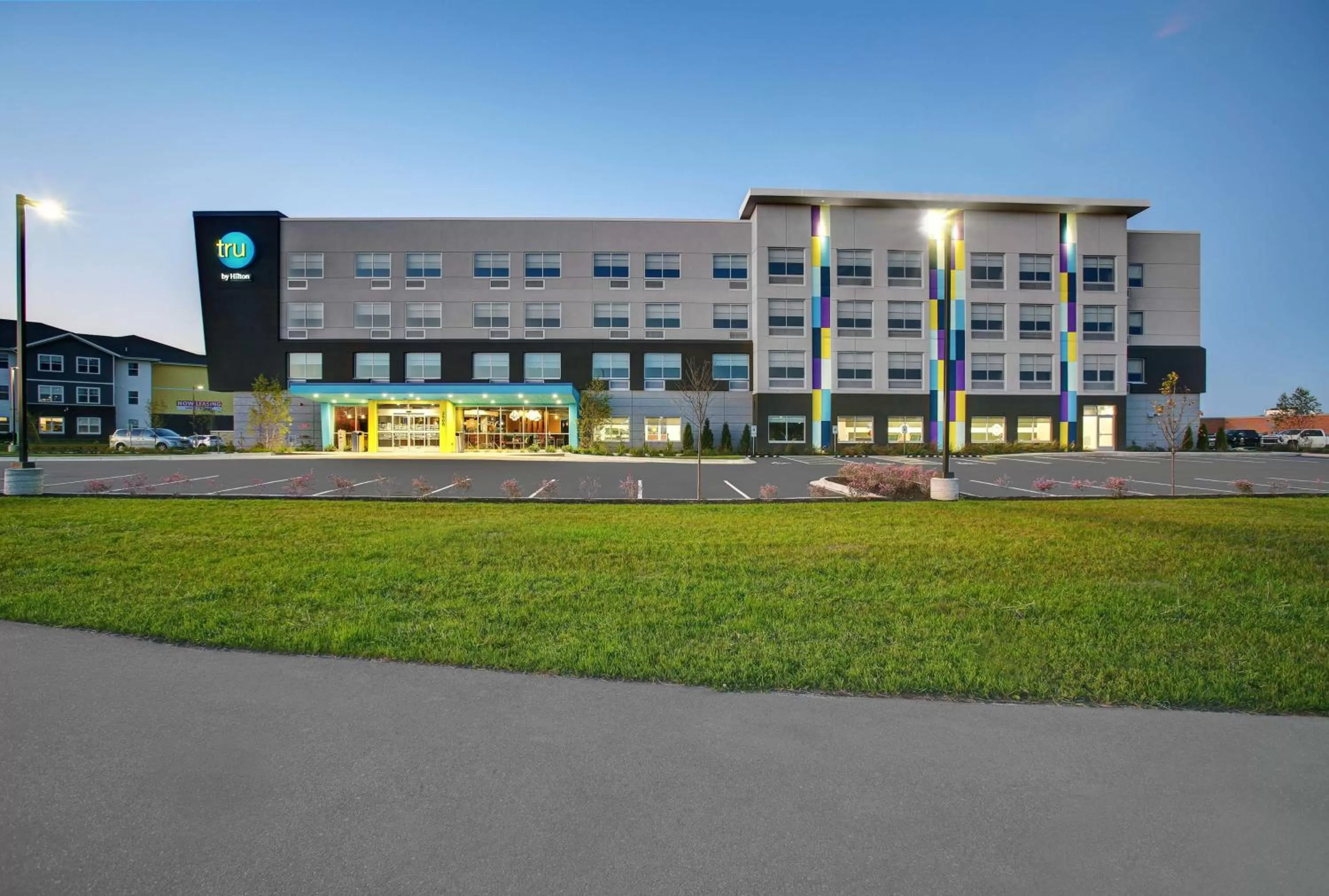 Property building in Tru By Hilton Stoughton