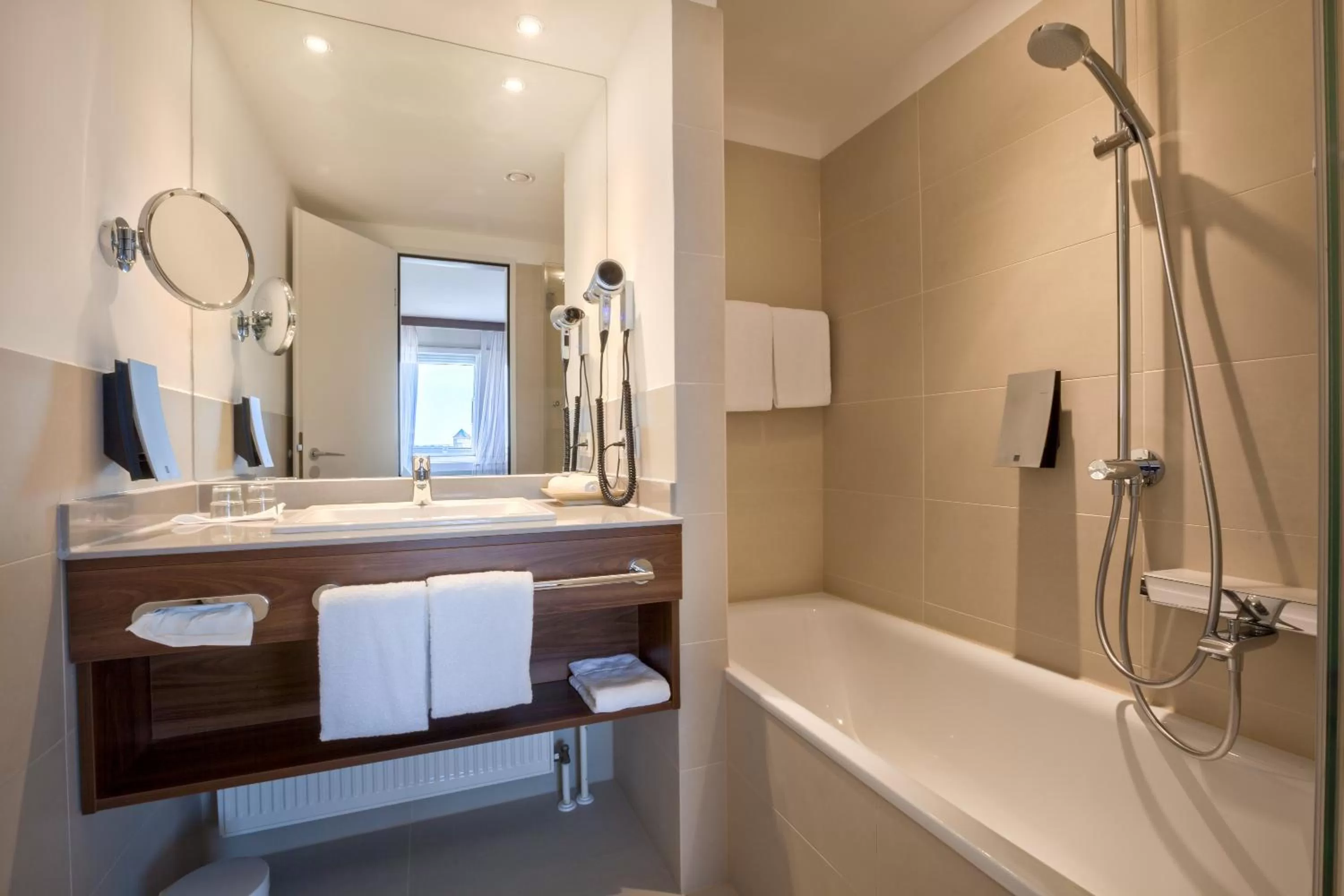 Bathroom in Fora Hotel Hannover by Mercure