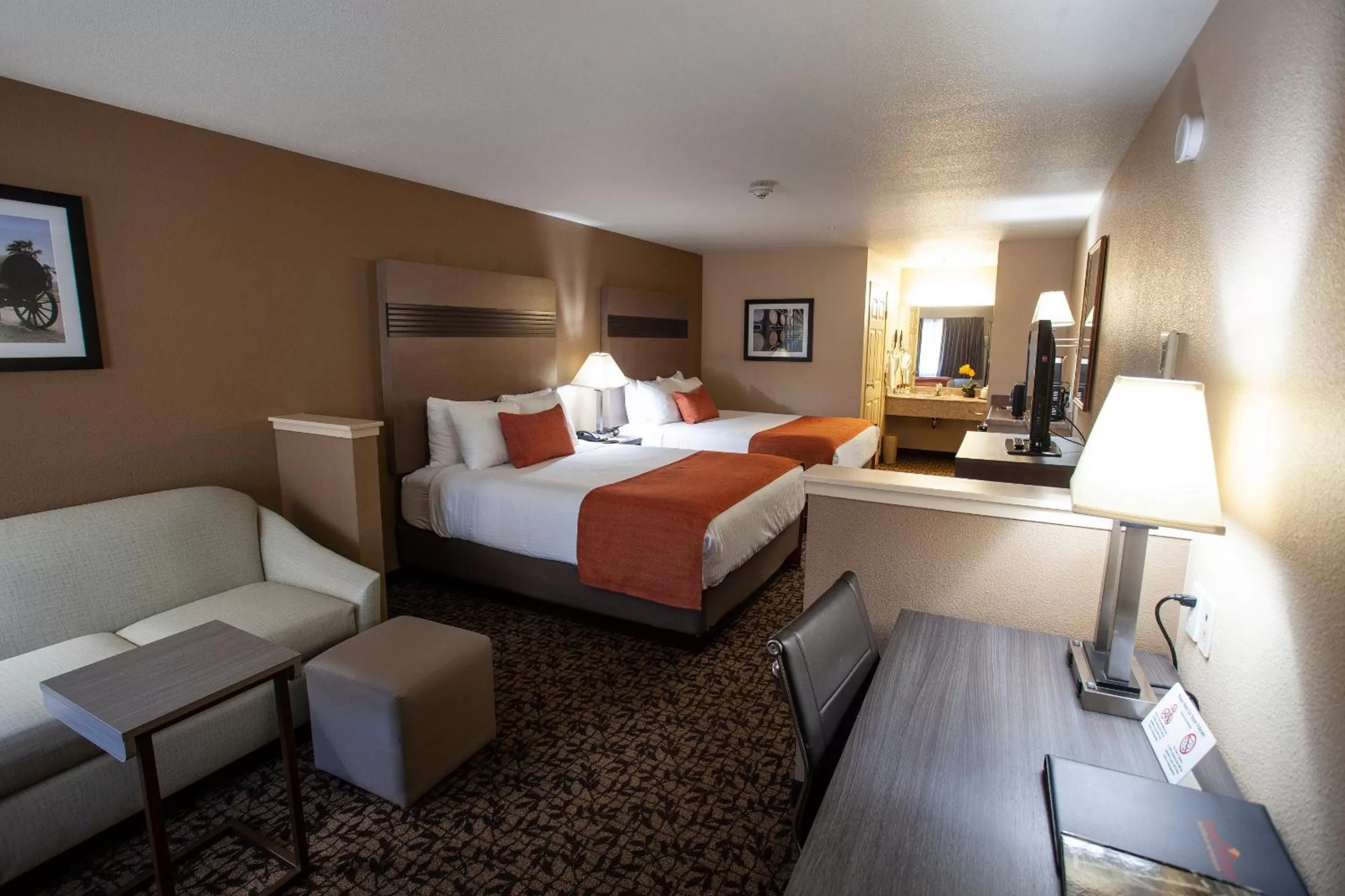 Bed in Hawthorn Suites by Wyndham Napa Valley