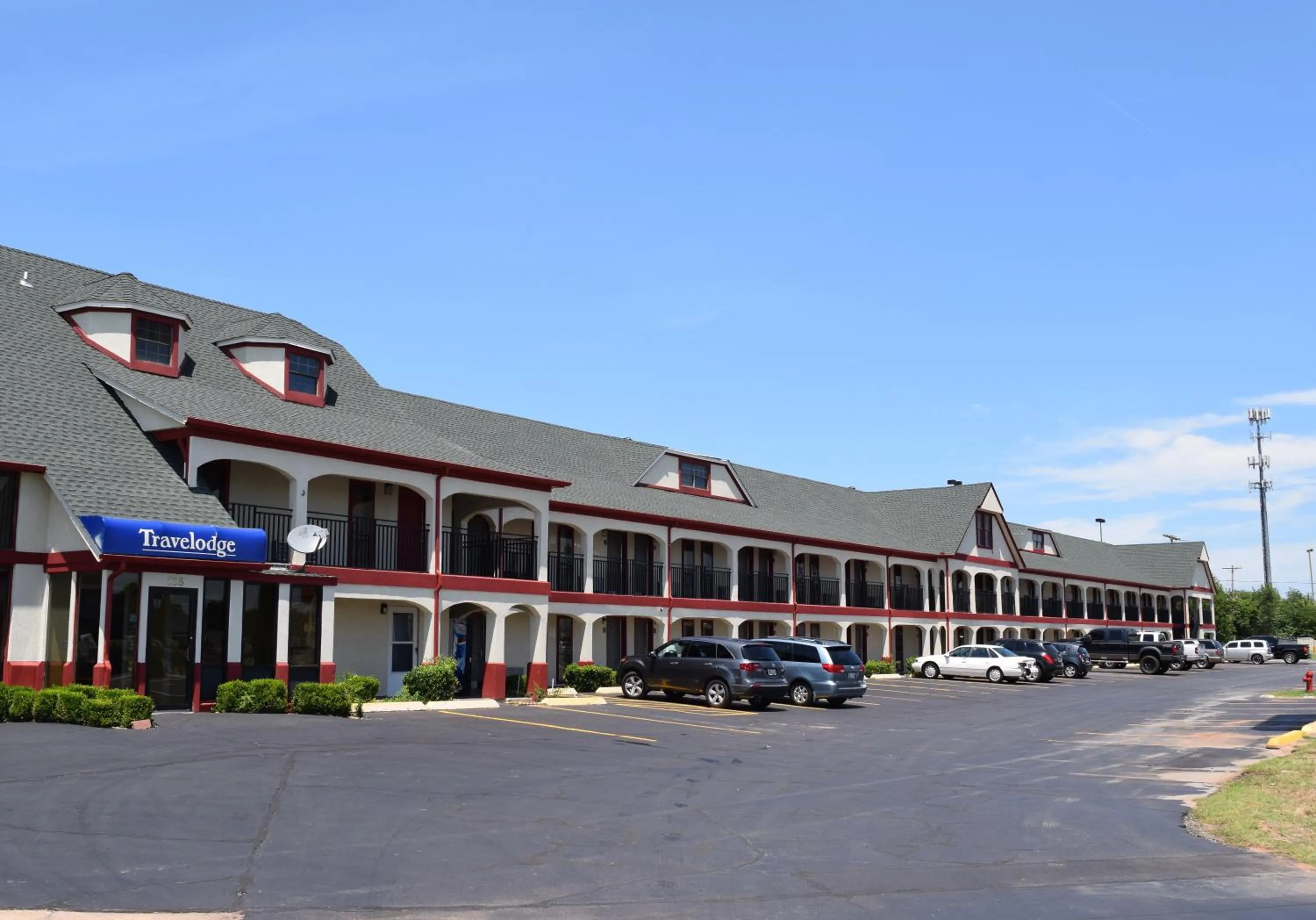 Property building in Travelodge Inn & Suites by Wyndham Norman