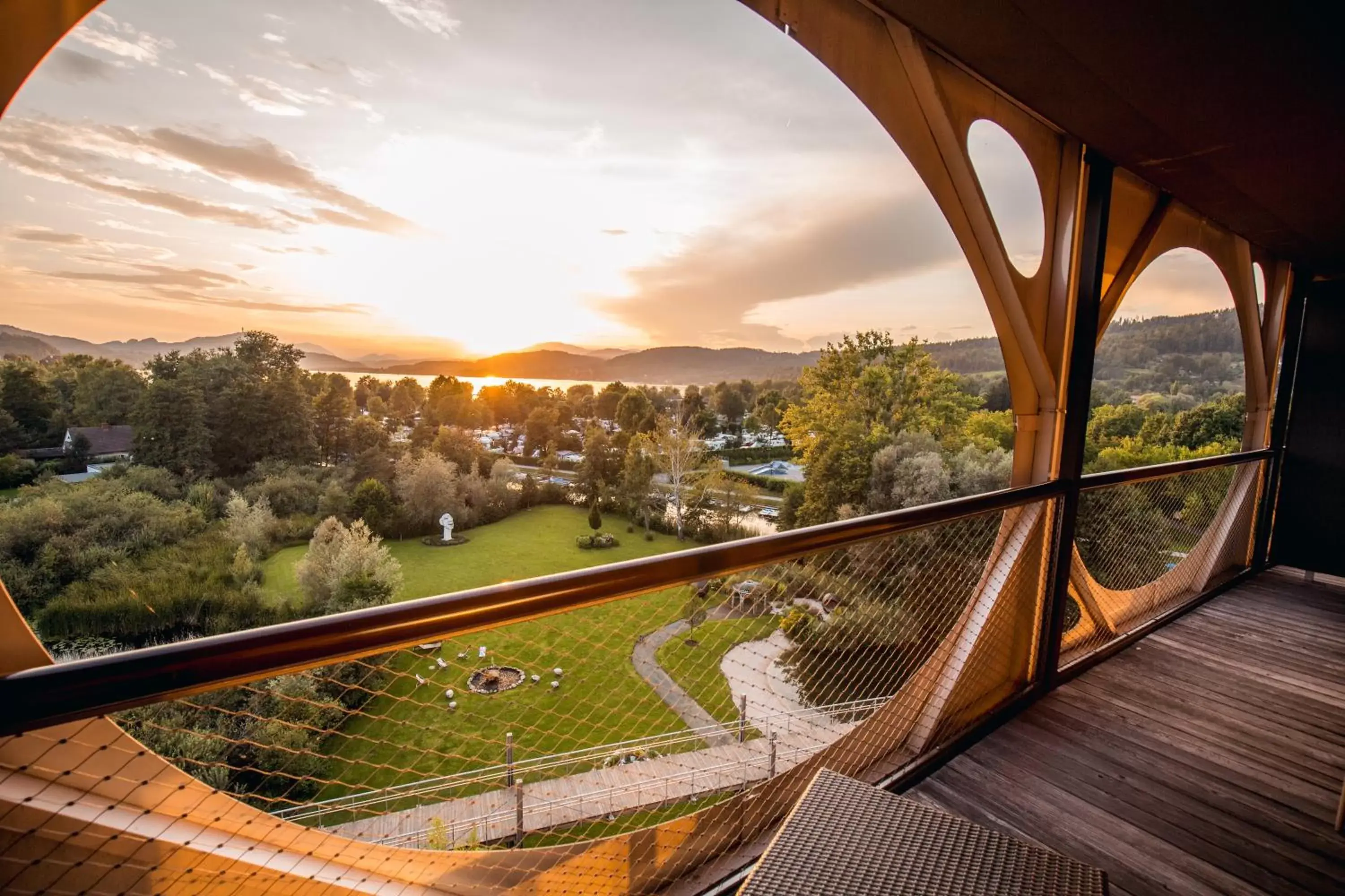 Deluxe Double Room with Balcony and Lagoon View in Das Seepark Wörthersee Resort Deluxe Double Room with Balcony and Lagoon View in Das Seepark Wörthersee Resort