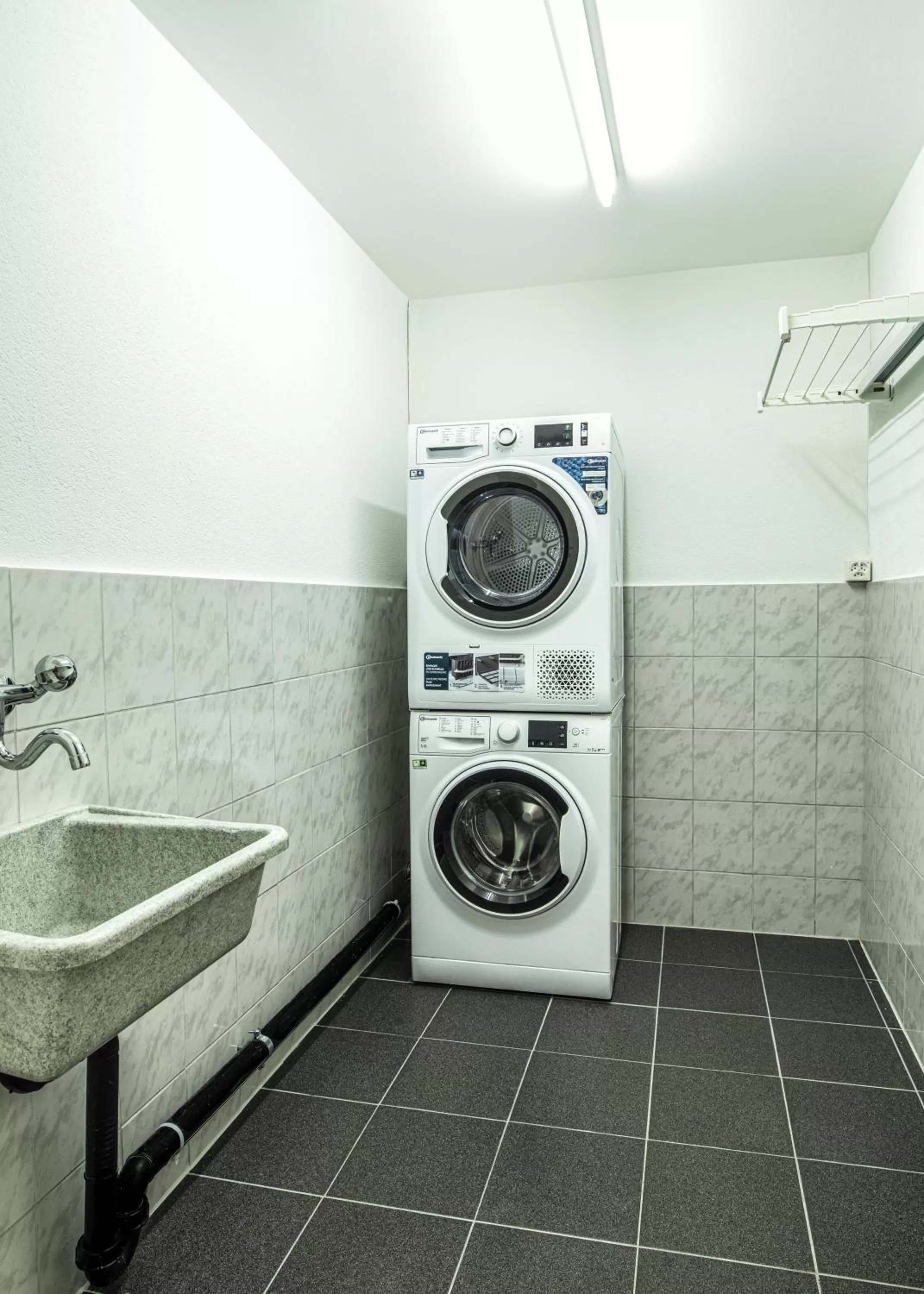 Area and facilities, Bathroom in Apart Hotel Amadeo