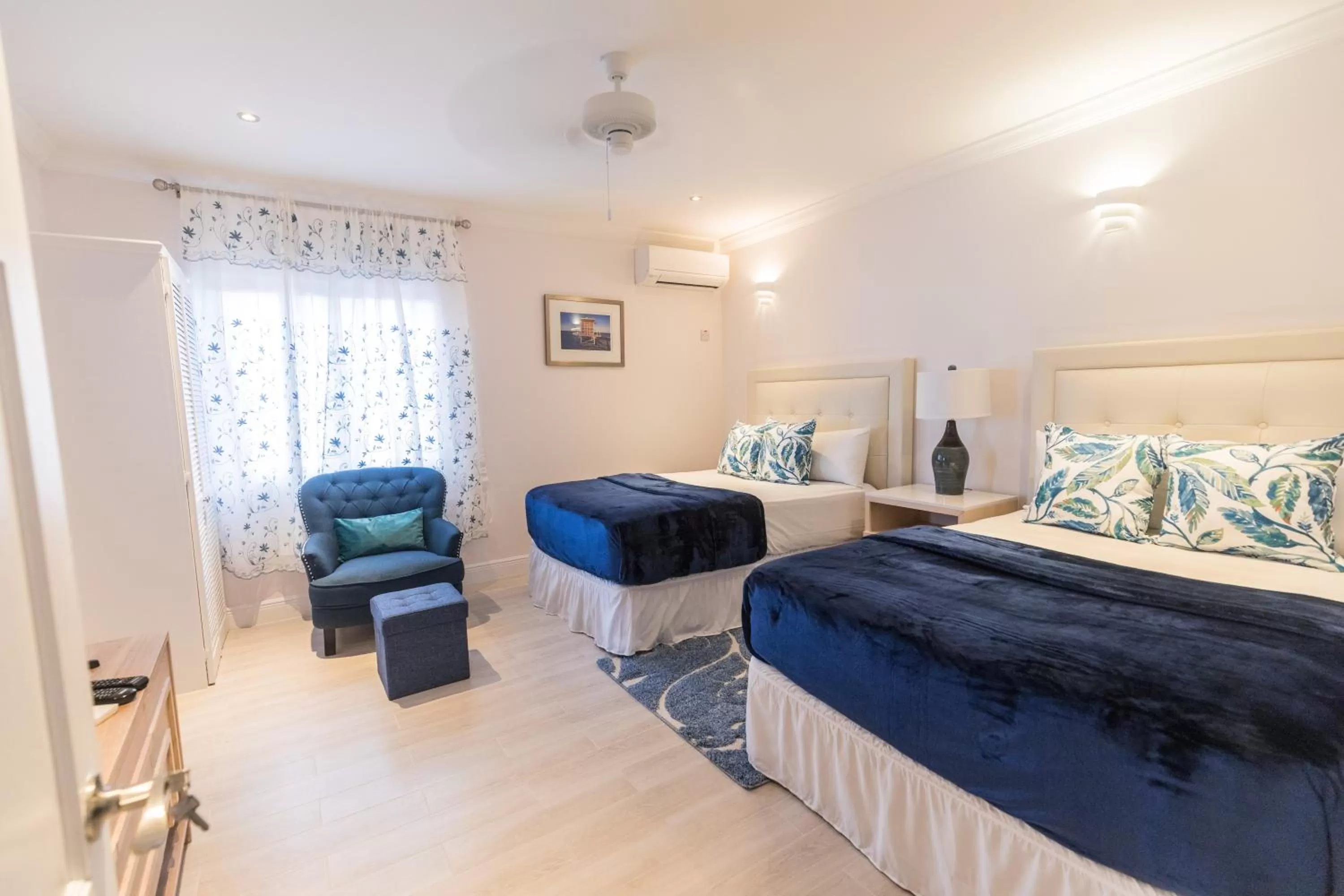 Photo of the whole room, Bed in Bay Gardens Beach Resort & Spa