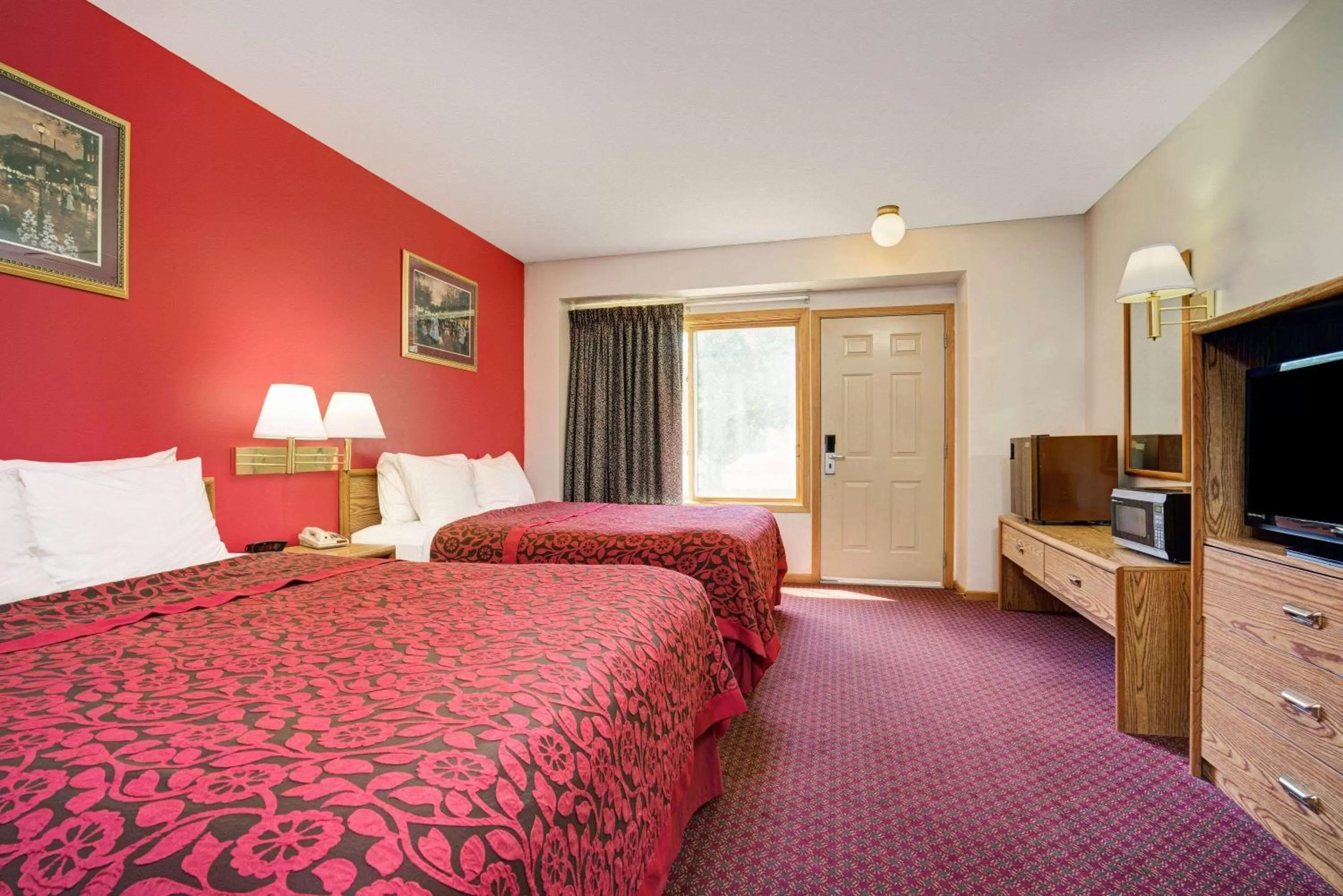 Photo of the whole room, Bed in Travelodge by Wyndham Red Wing
