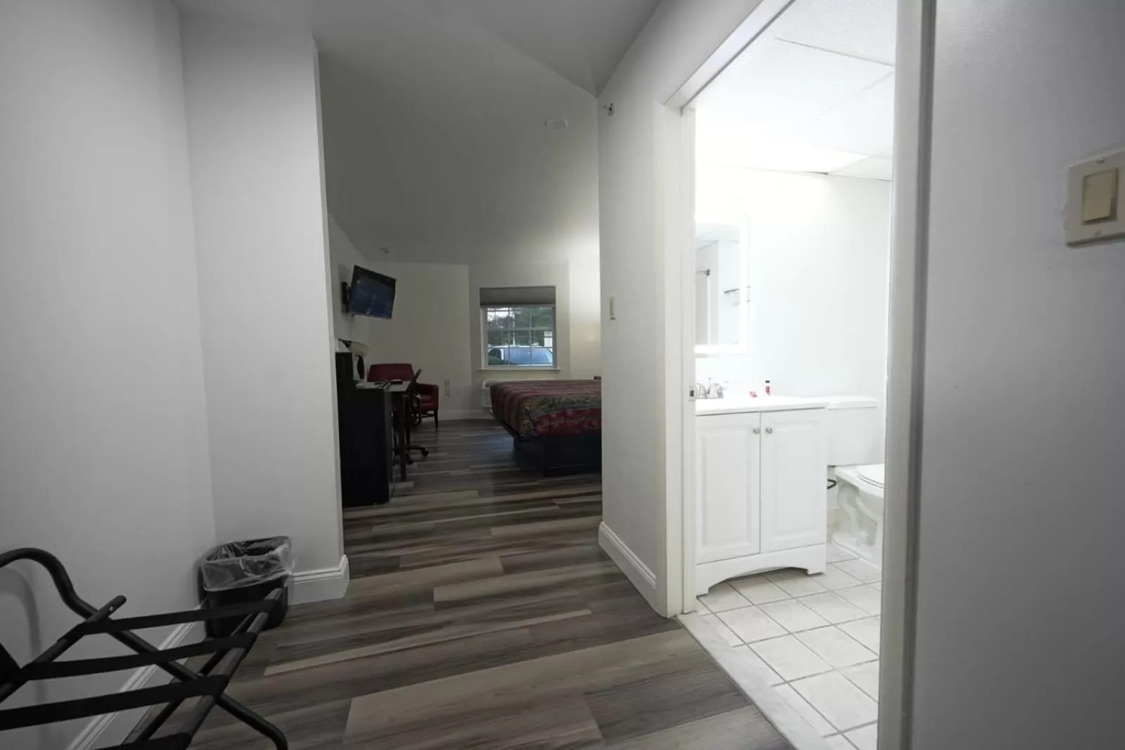 Greenwoods Inn & Suites