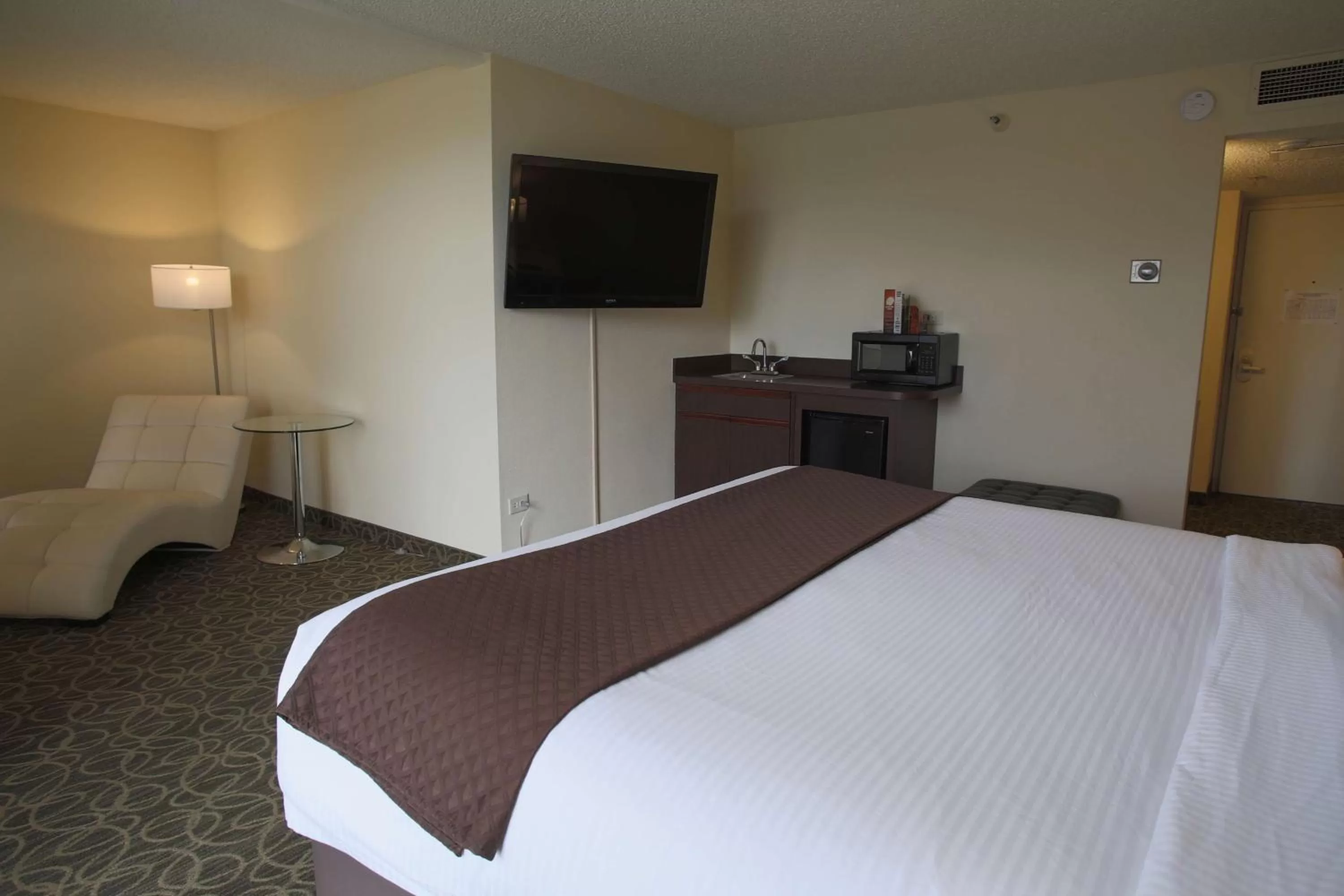 Bedroom in Red Lion Inn & Suites Olympia, Governor Hotel