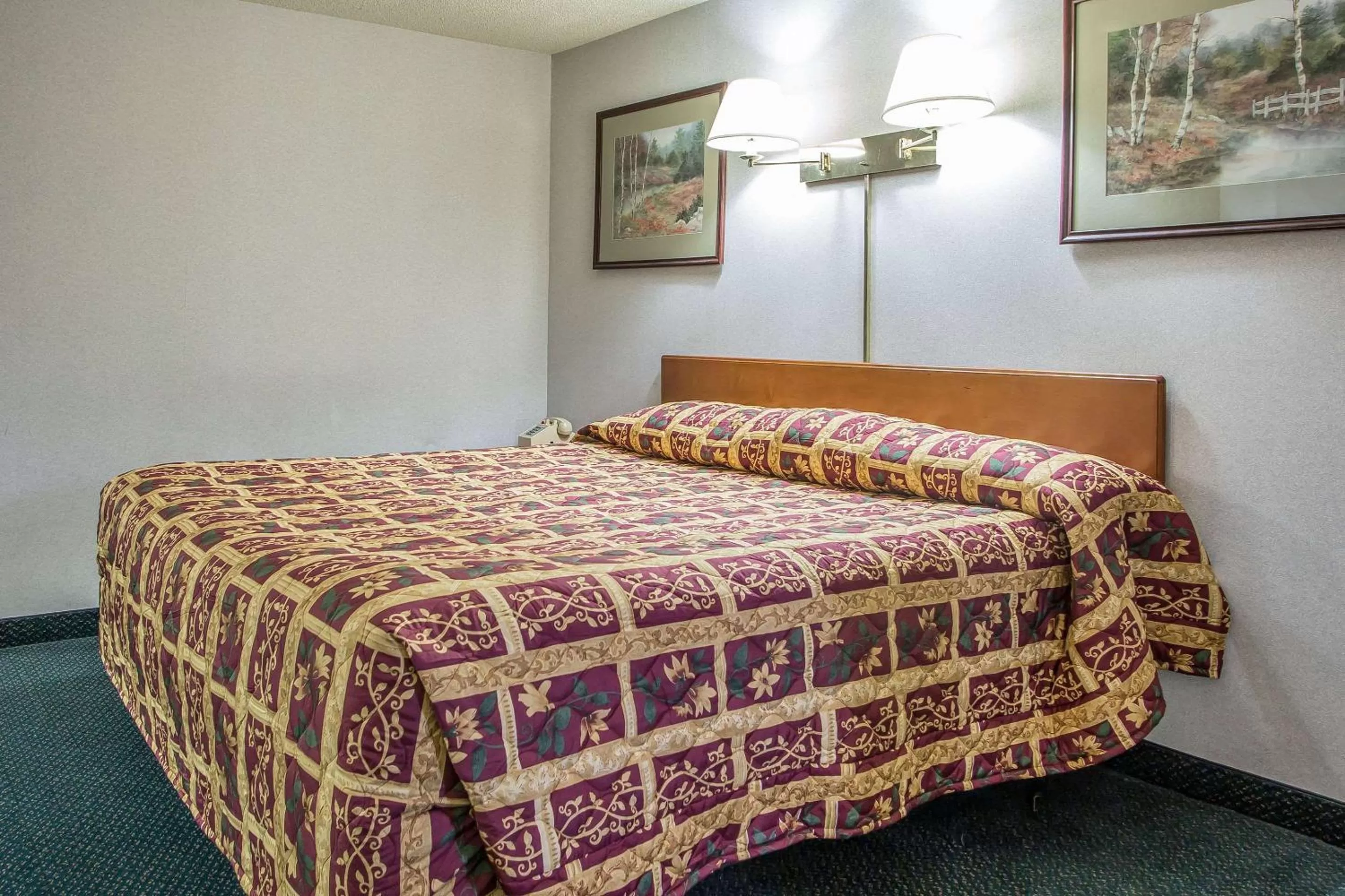 Photo of the whole room in Rodeway Inn