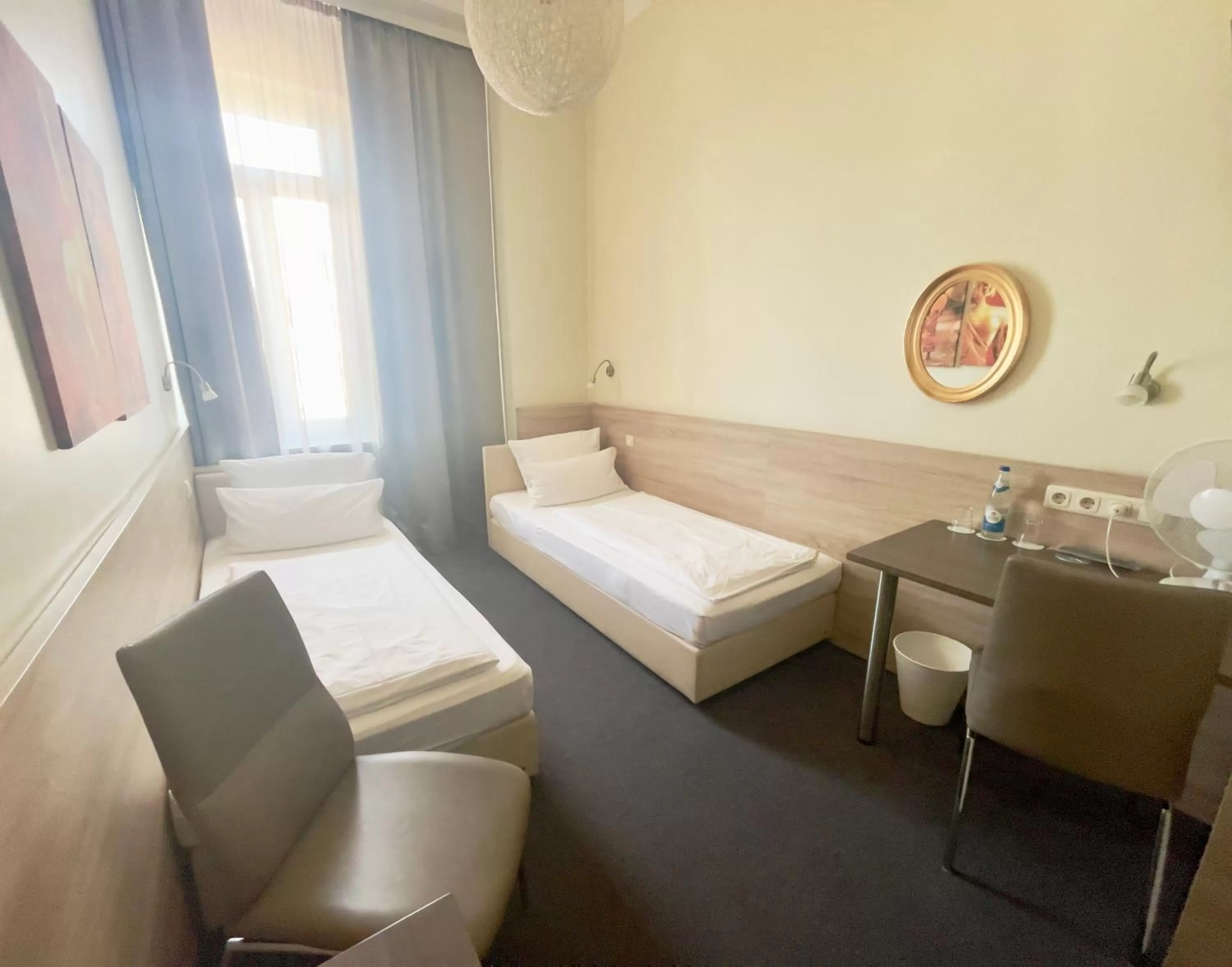 Photo of the whole room, Bed in Hotel Central