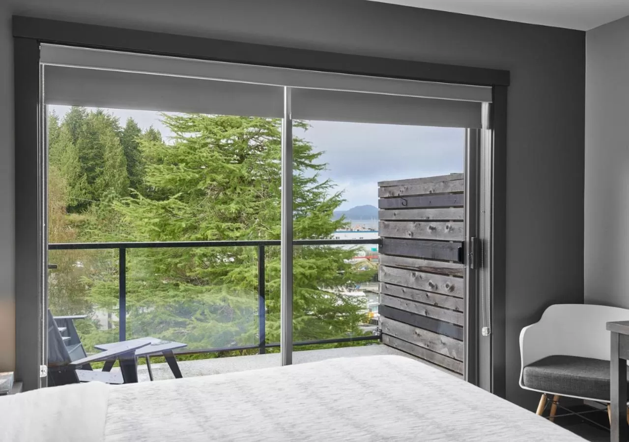 Balcony/Terrace, Bed in Tofino Resort + Marina