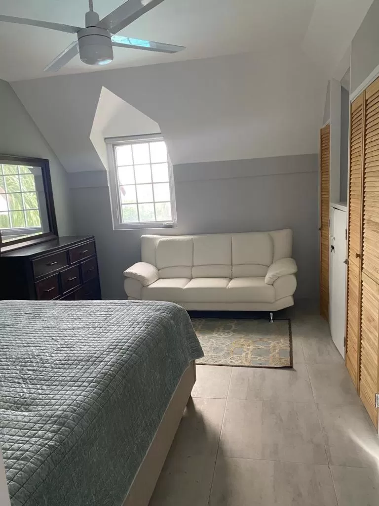 Bedroom, Seating Area in Seacastles by the beach/pool