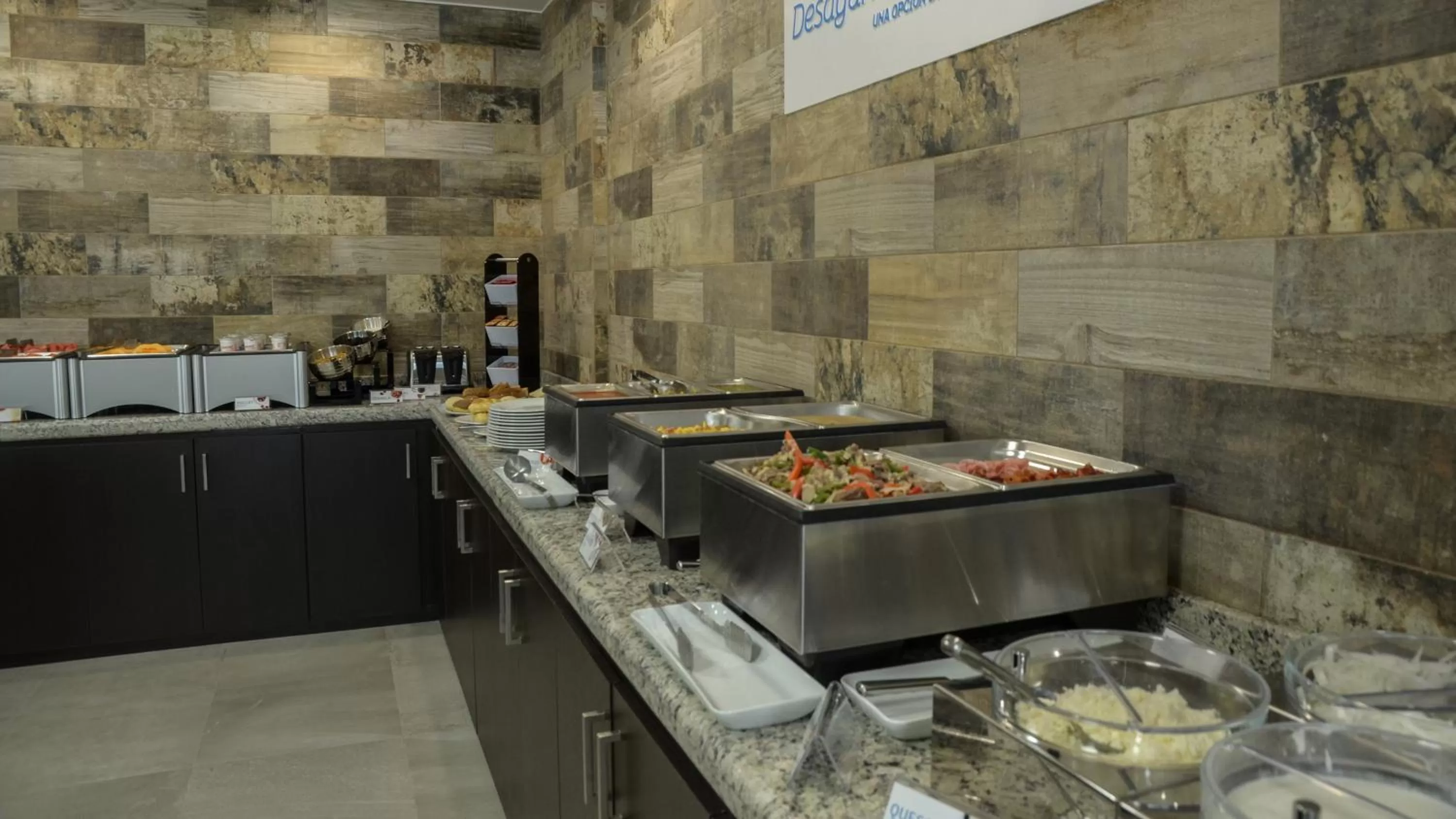Restaurant/places to eat in Holiday Inn Express and Suites Celaya by IHG