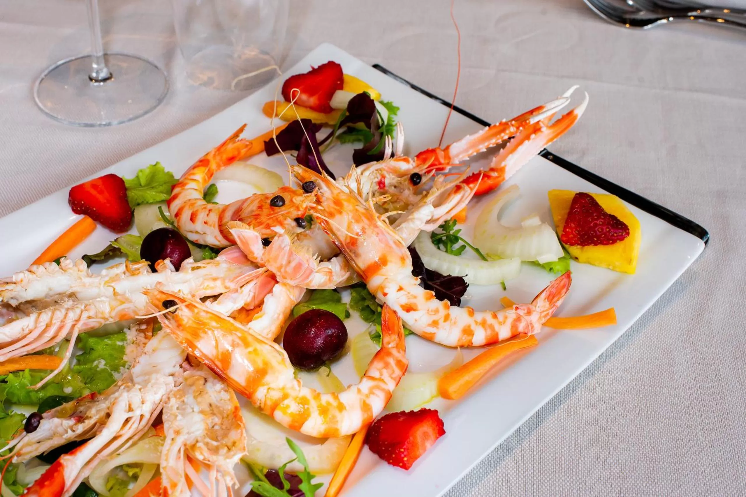 Restaurant/places to eat in M2 Hotel