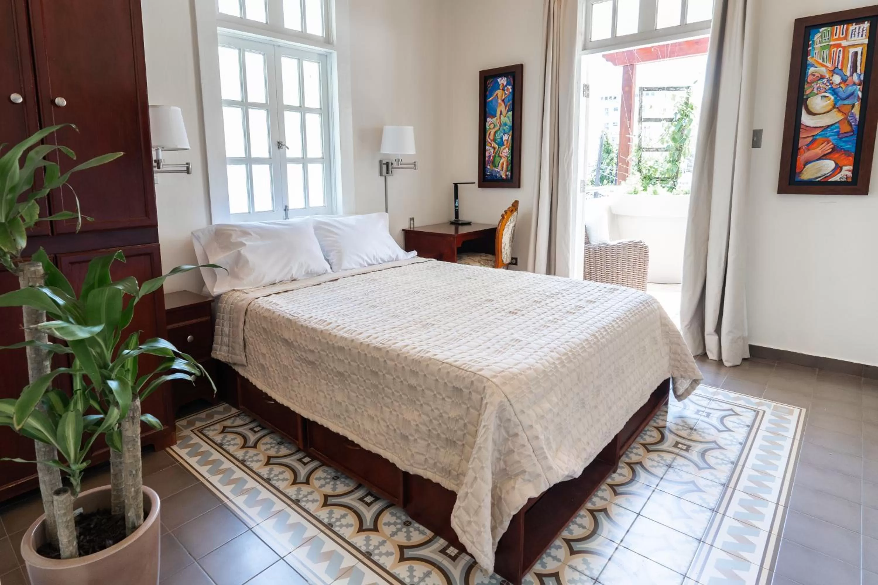 Seating area, Bed in Casa Wilson Inn