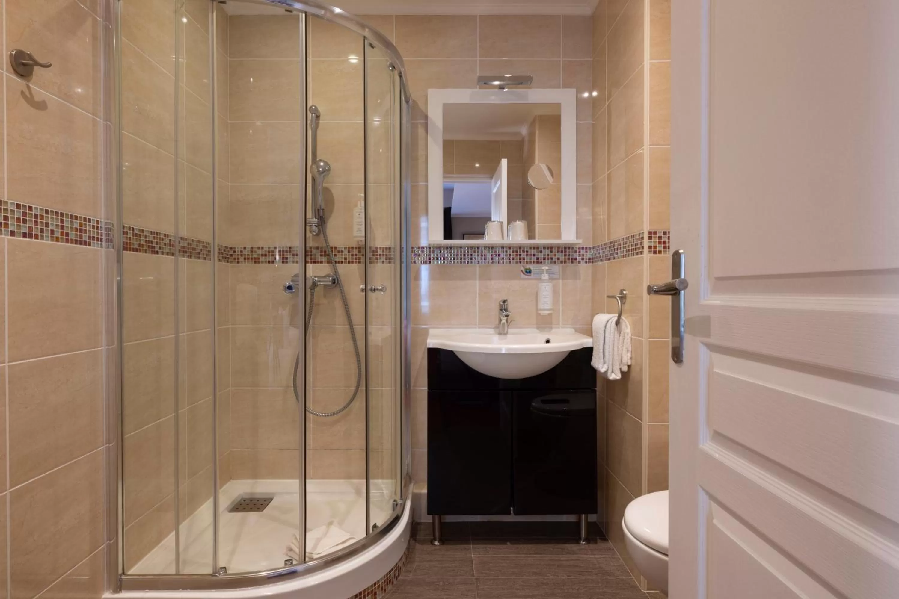 Bathroom in Chatillon Paris Montparnasse