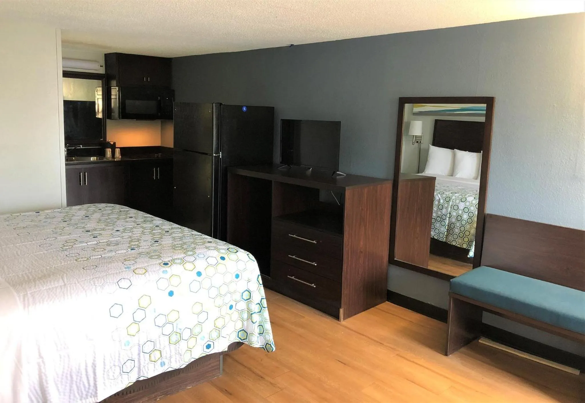 Bedroom, Bed in HomeTowne Studios by Red Roof Augusta