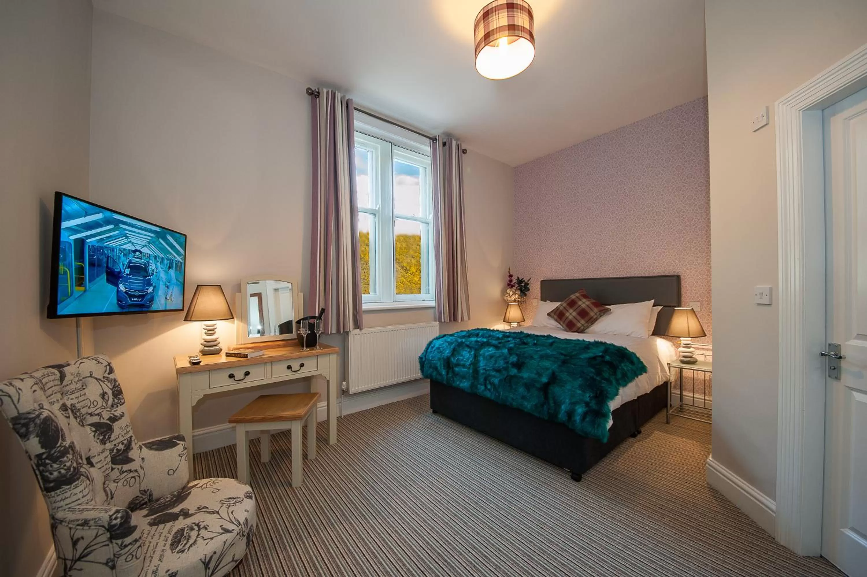 Photo of the whole room, Bed in The Royal Hotel and Bar