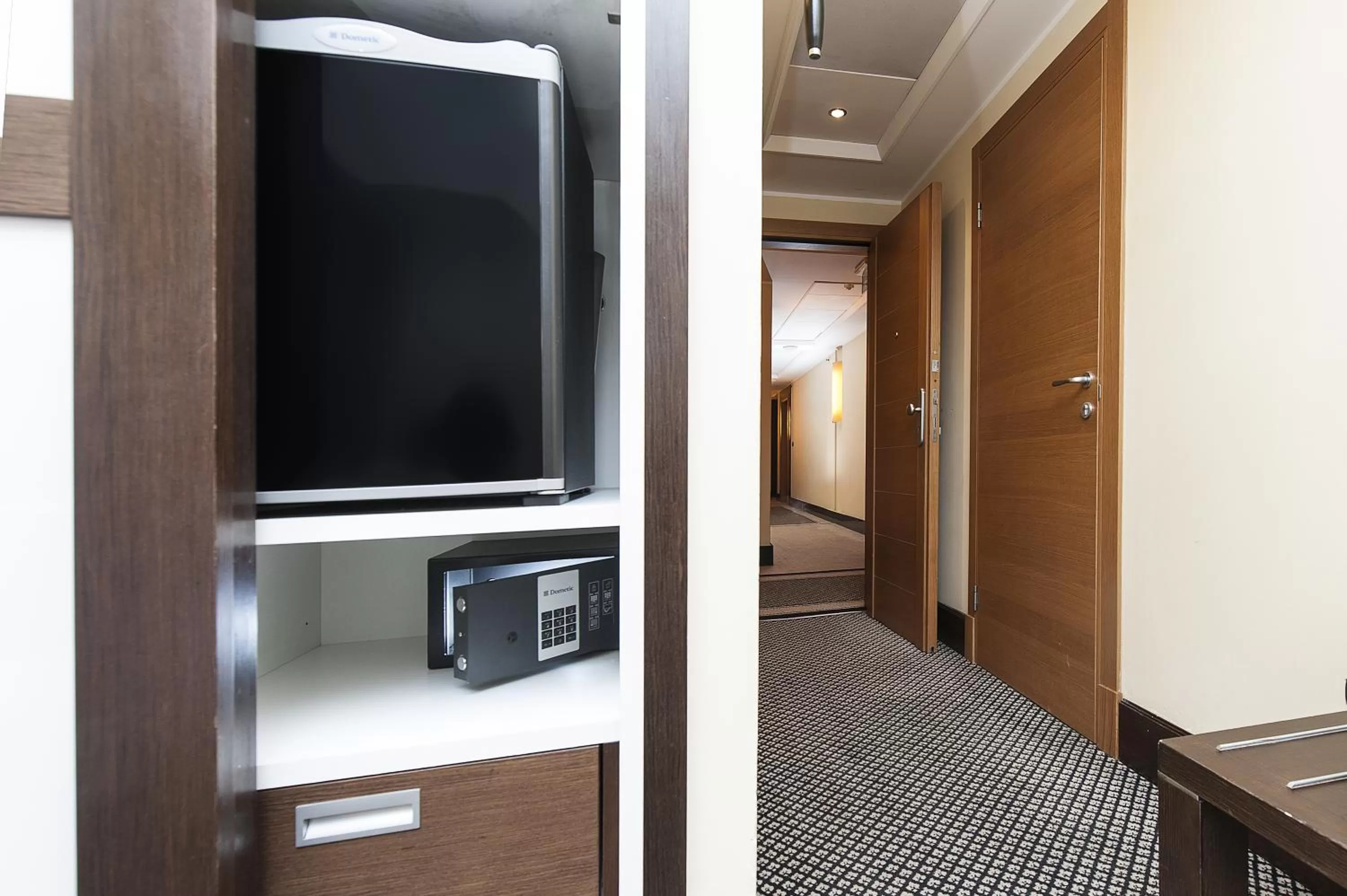 Two Connecting Double Rooms in Cardinal Hotel St. Peter