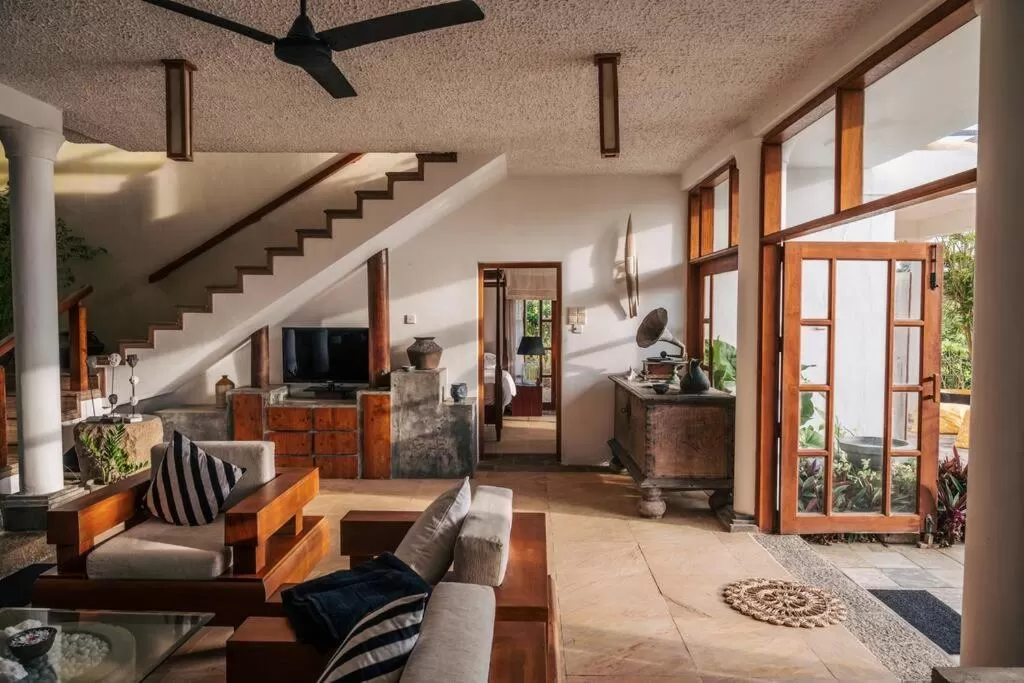 Sānti Beach House with pool & beach