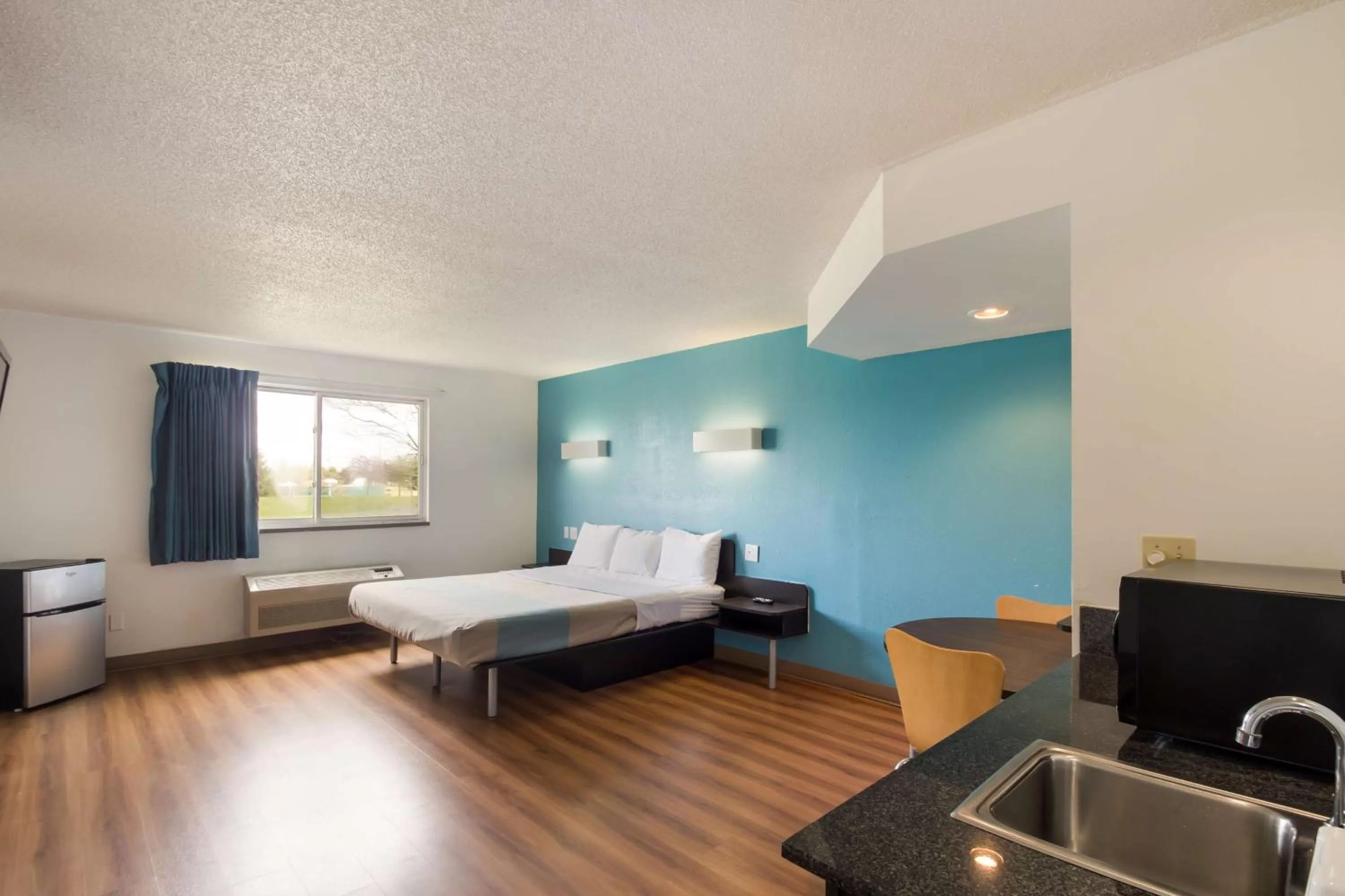 Bedroom, Bed in Motel 6-Rothschild, WI