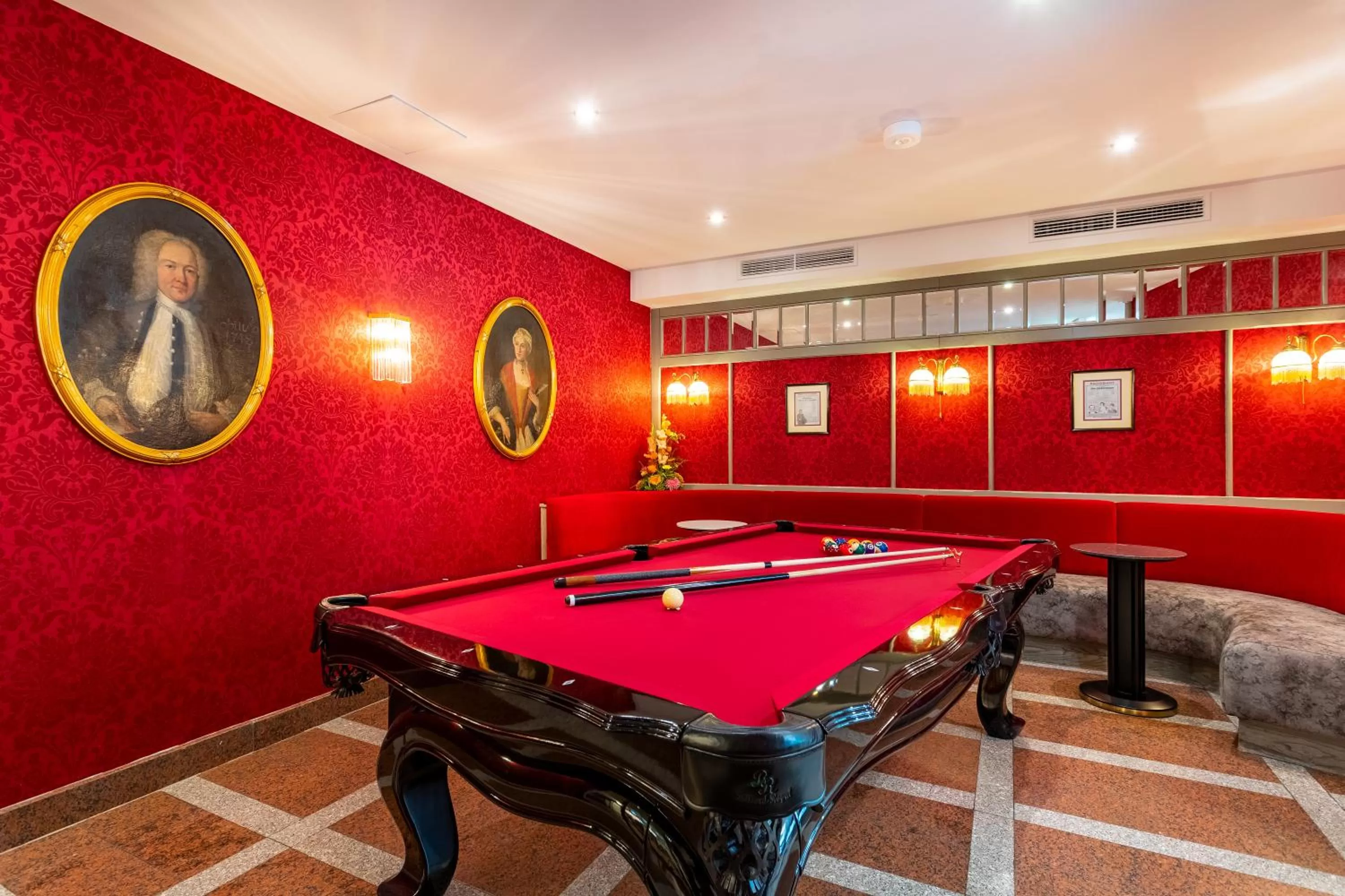 Billiard in Theaterhotel & Suites Wien