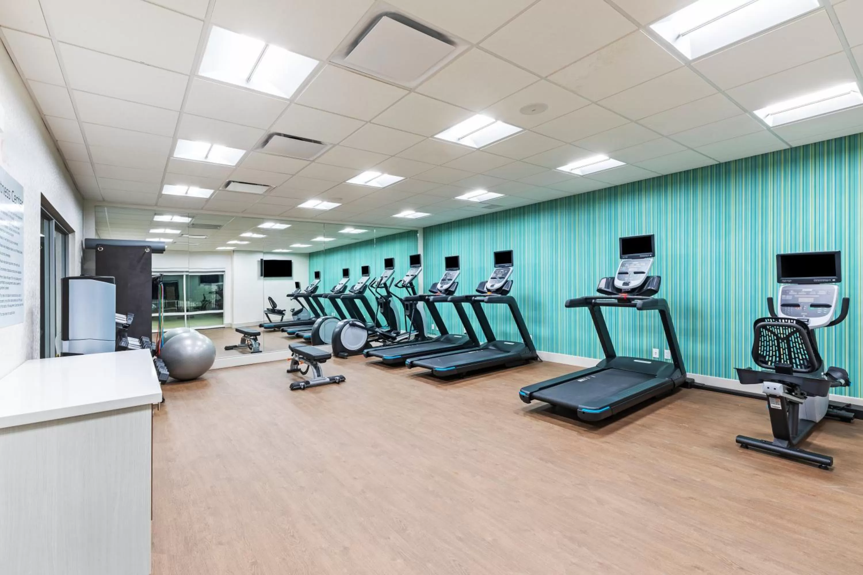 Fitness centre/facilities in Holiday Inn Express & Suites - Parsons by IHG
