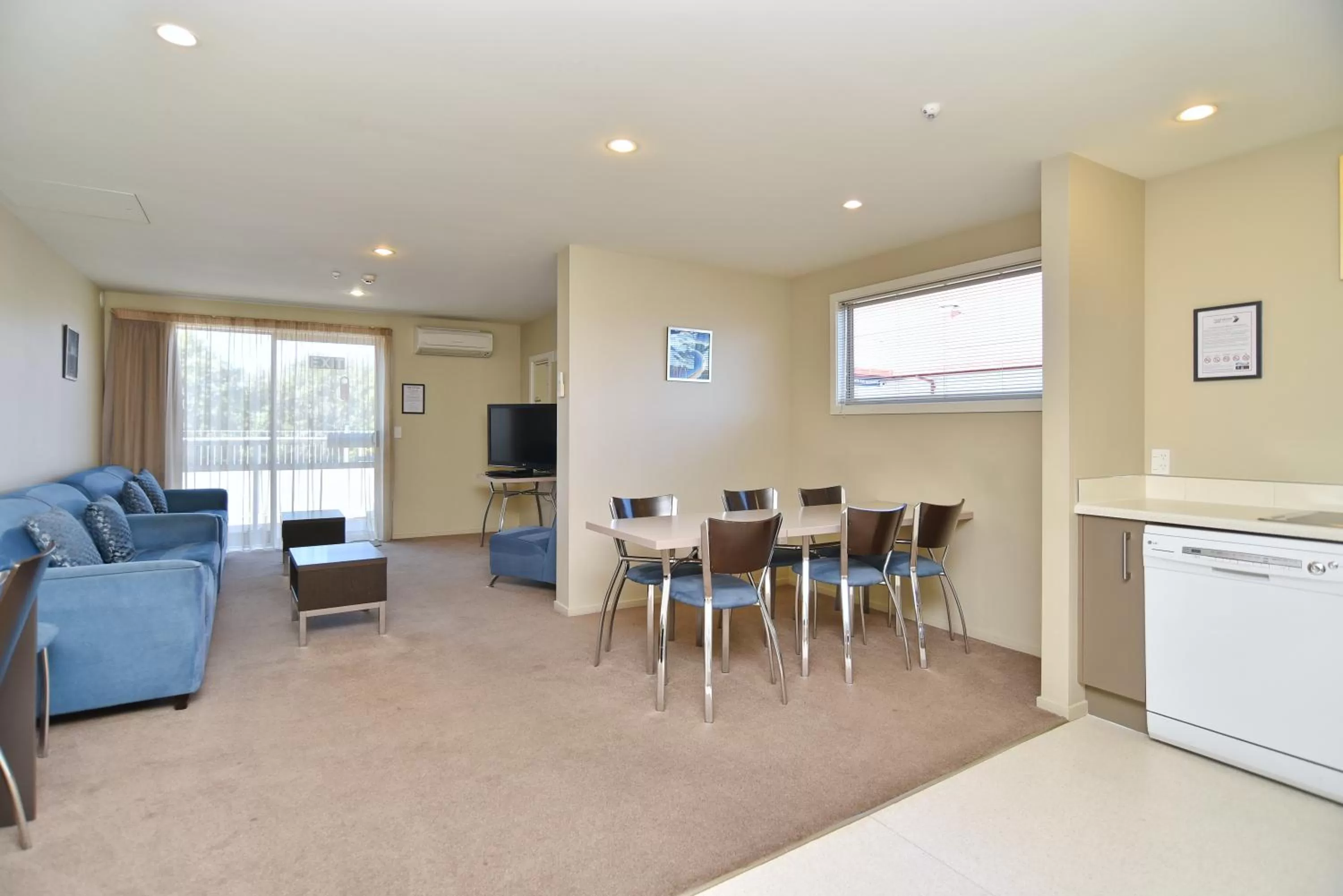 Kitchen or kitchenette, Dining Area in The Riverstone