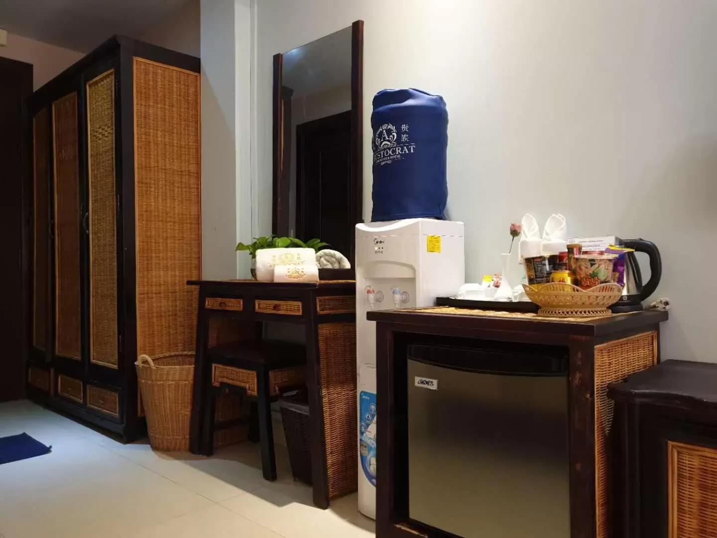 Coffee/tea facilities in Aristocrat Residence & Hotel