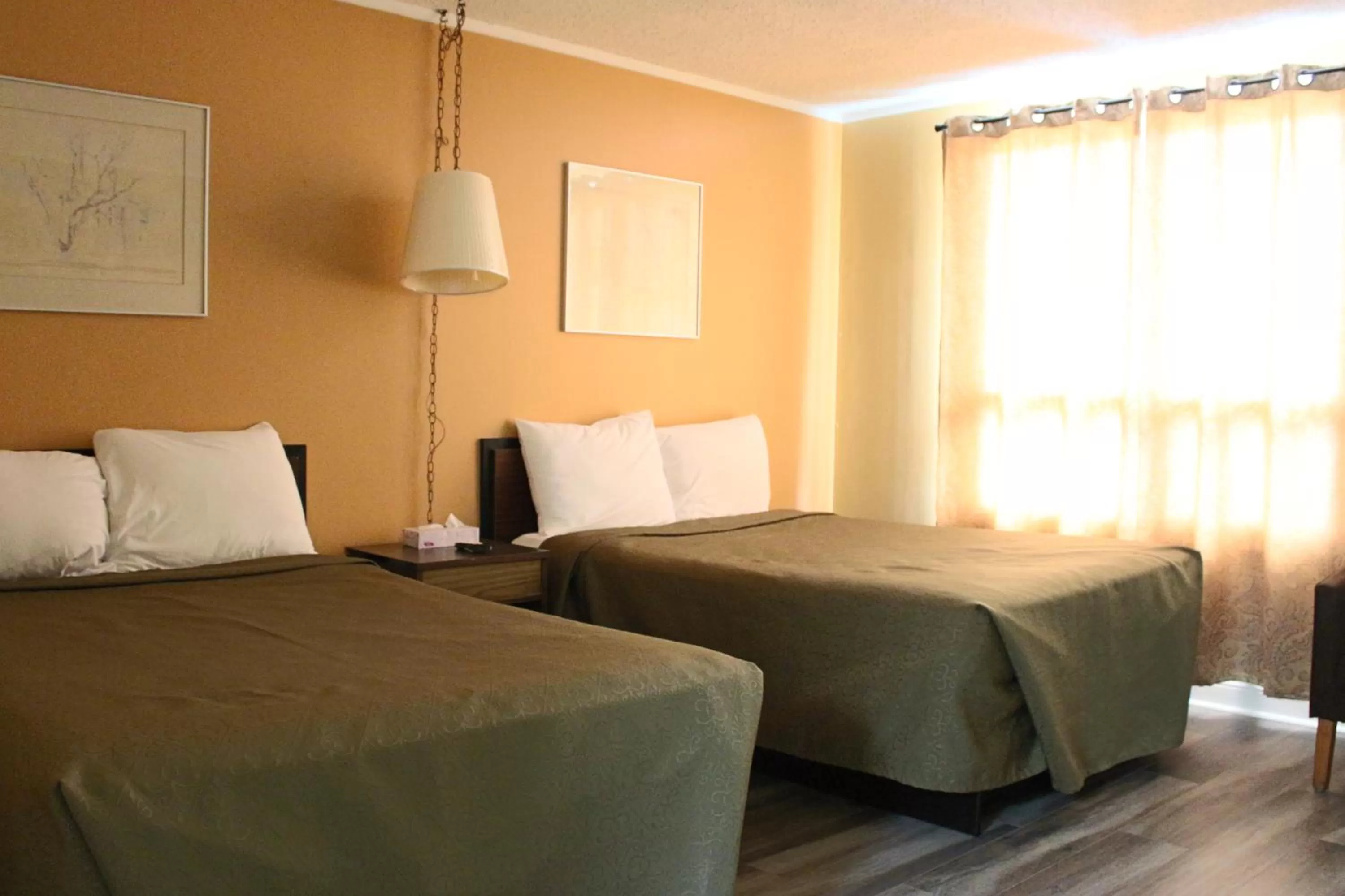 Bed in Travellers Inn