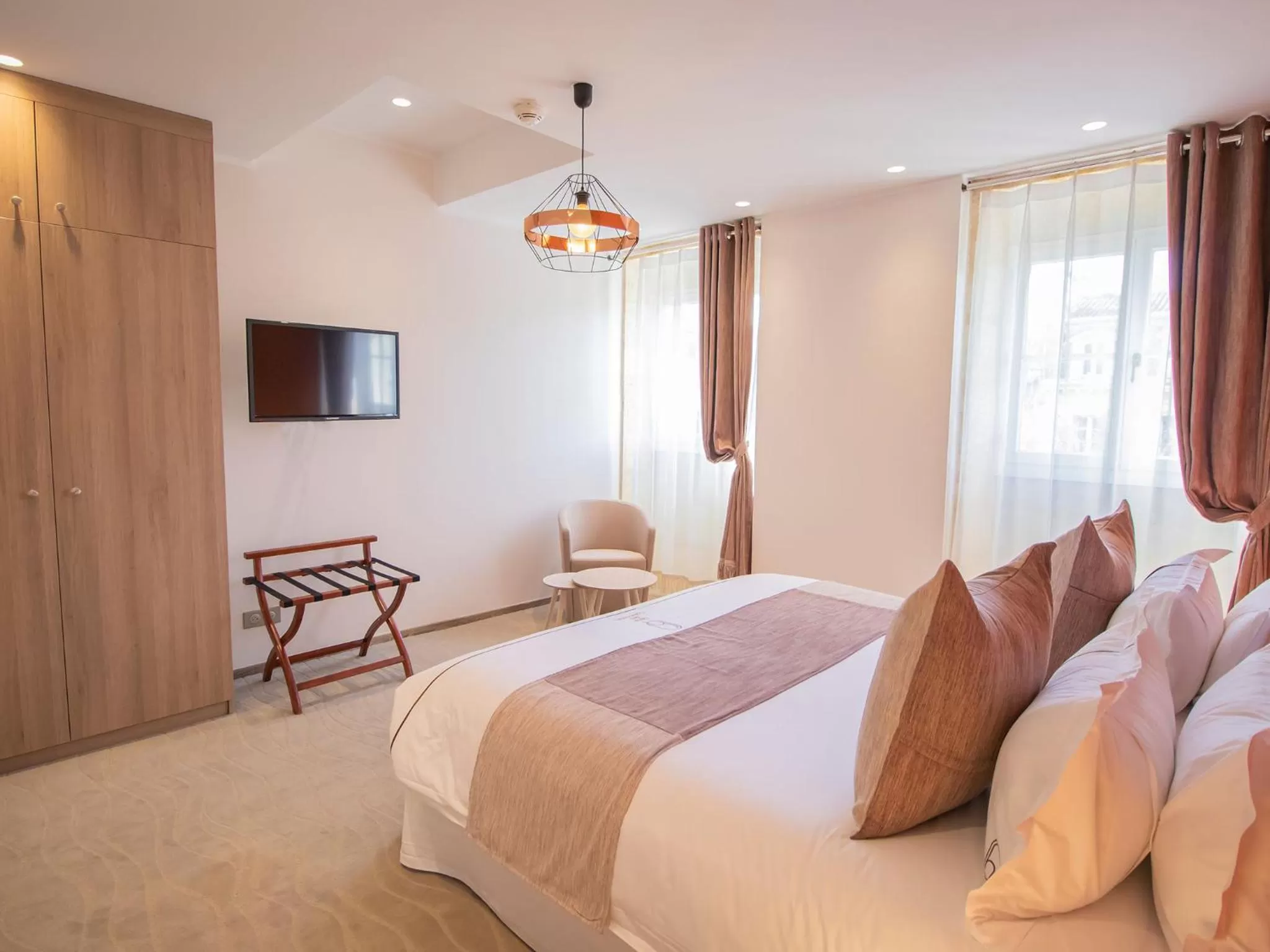 Photo of the whole room, Bed in Hotel des Quinconces Bordeaux Centre