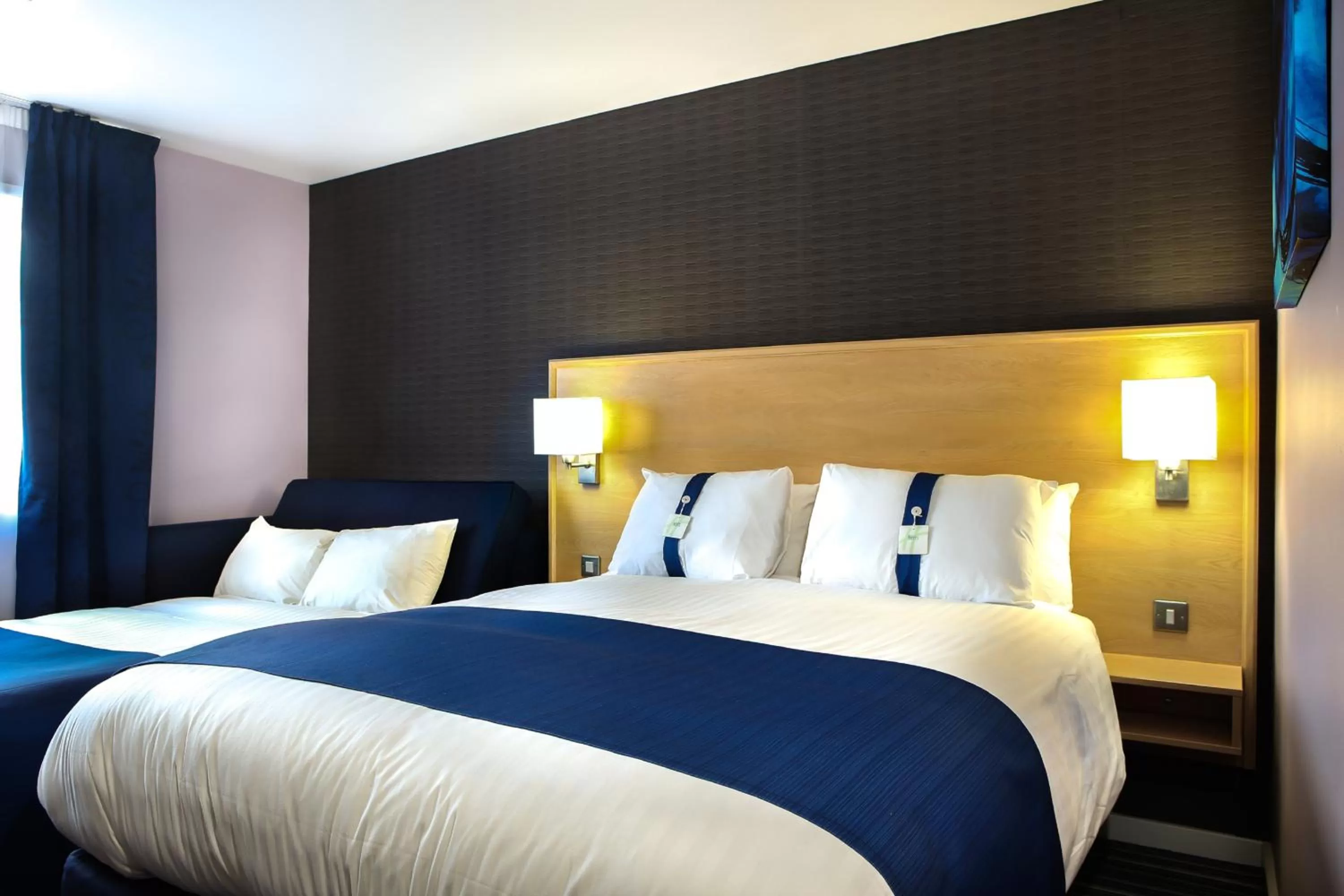 Photo of the whole room, Bed in Holiday Inn Express Manchester Airport by IHG