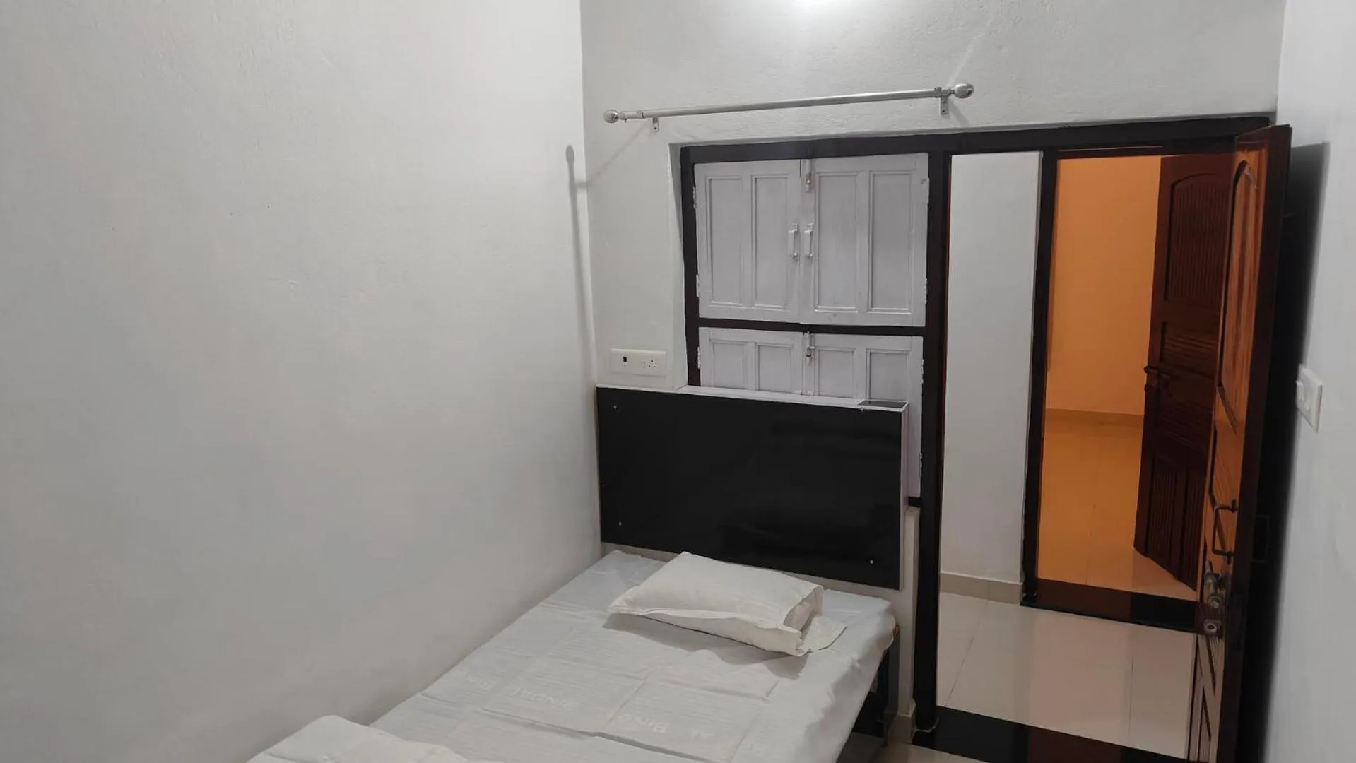 Bedroom, Bed in Goroomgo Assi River Guest House Varanasi